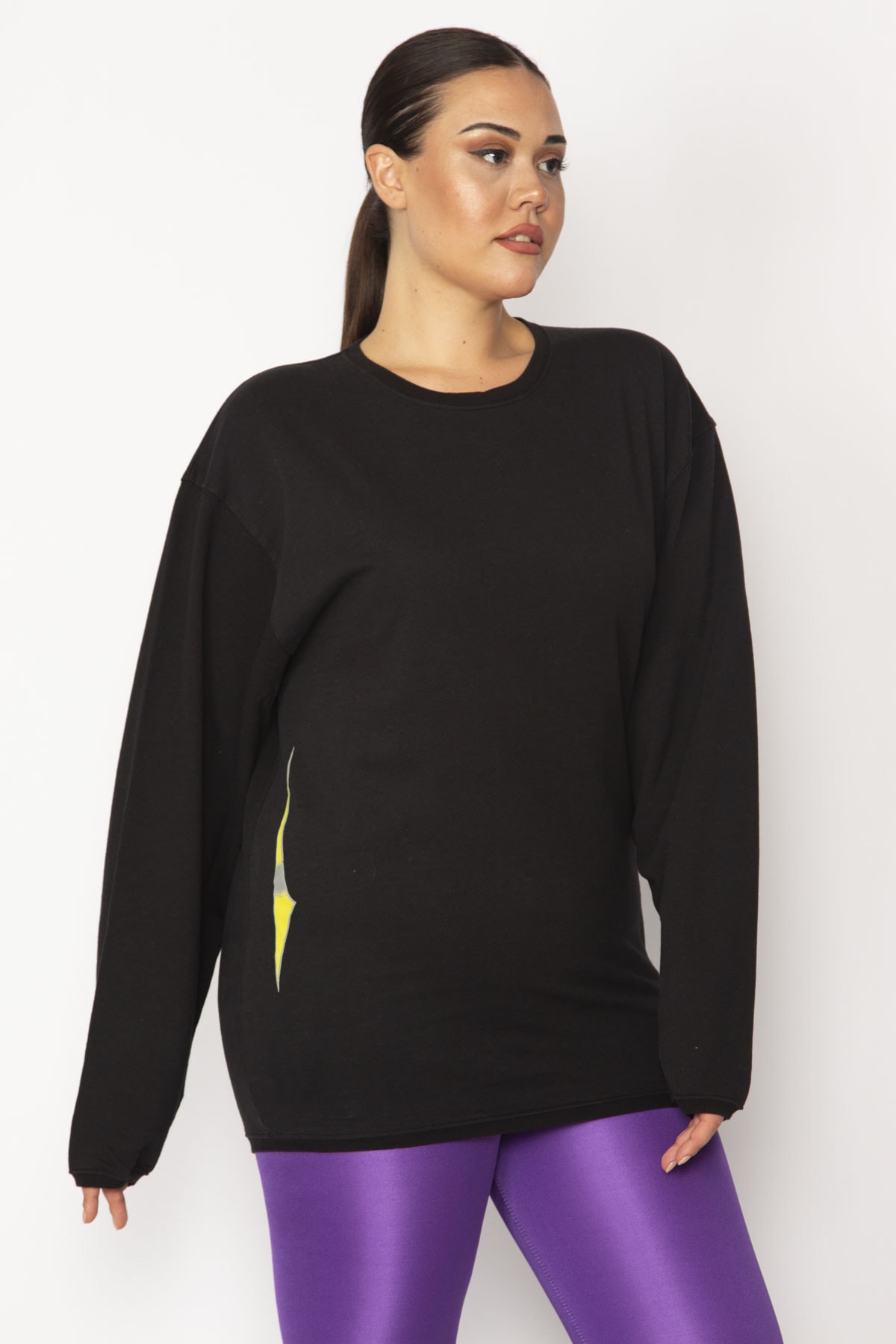 Levně Şans Women's Plus Size Black Cotton Fabric Crew Neck Print Detail Sweatshirt
