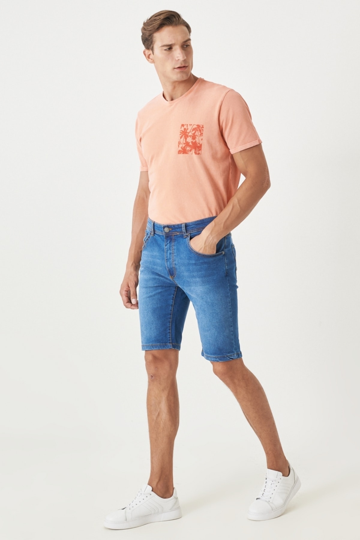 Levně AC&Co / Altınyıldız Classics Men's Blue Comfort Fit Comfortable Cut, 5 Pockets Flexible Denim Jeans Shorts.