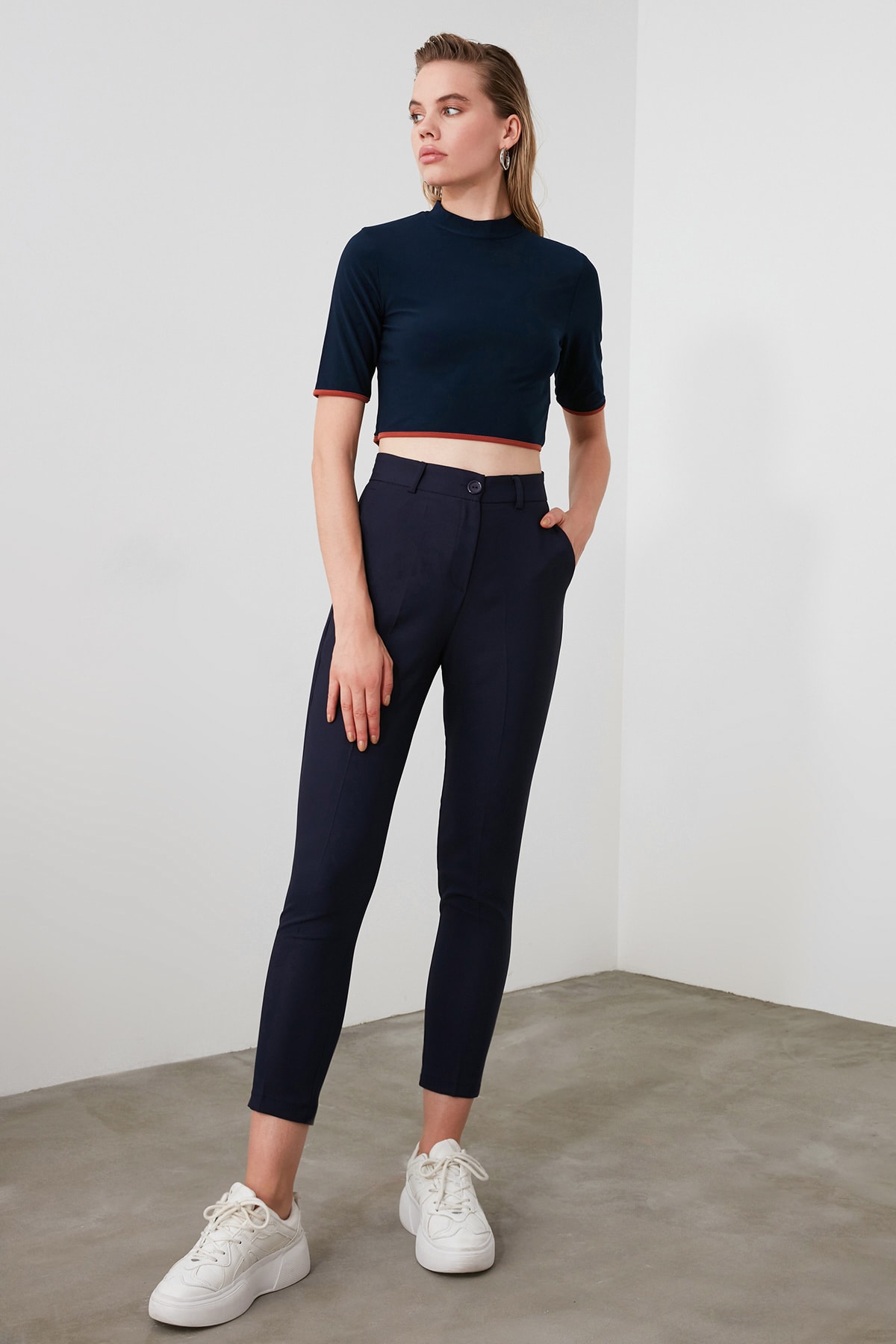 Pantaloni dama, Trendyol Basic