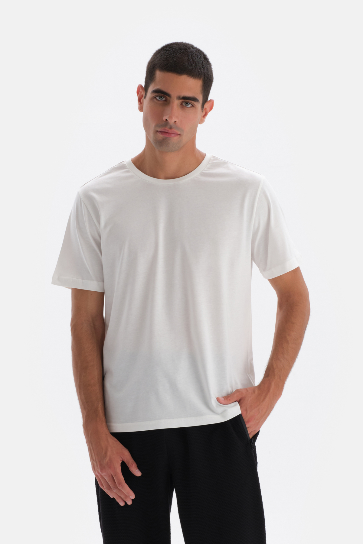 Dagi Supima White Bi-Collar Short Sleeved Cotton T-Shirt.