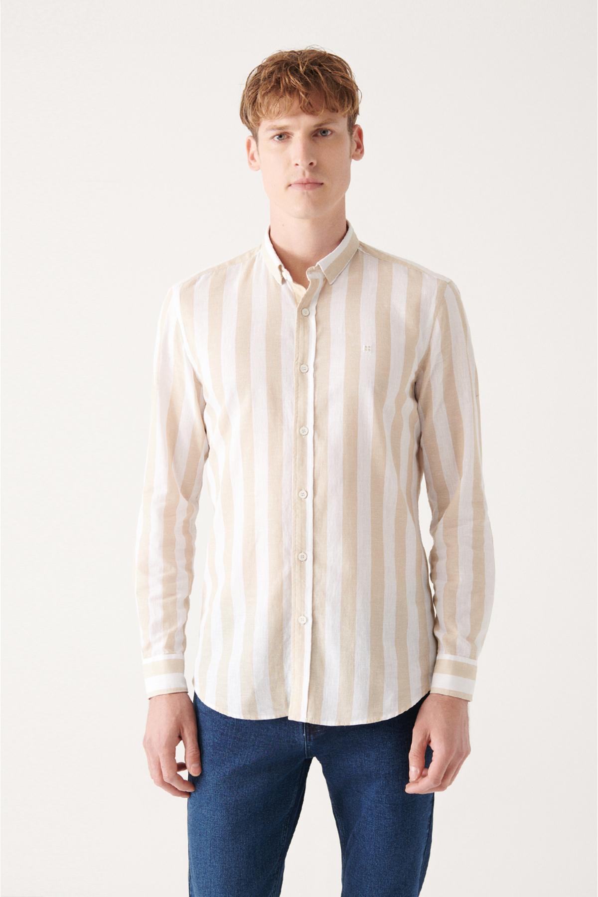 Levně Avva Men's Beige Cotton Linen Buttoned Bottom Collar Striped Regular Fit Shirt