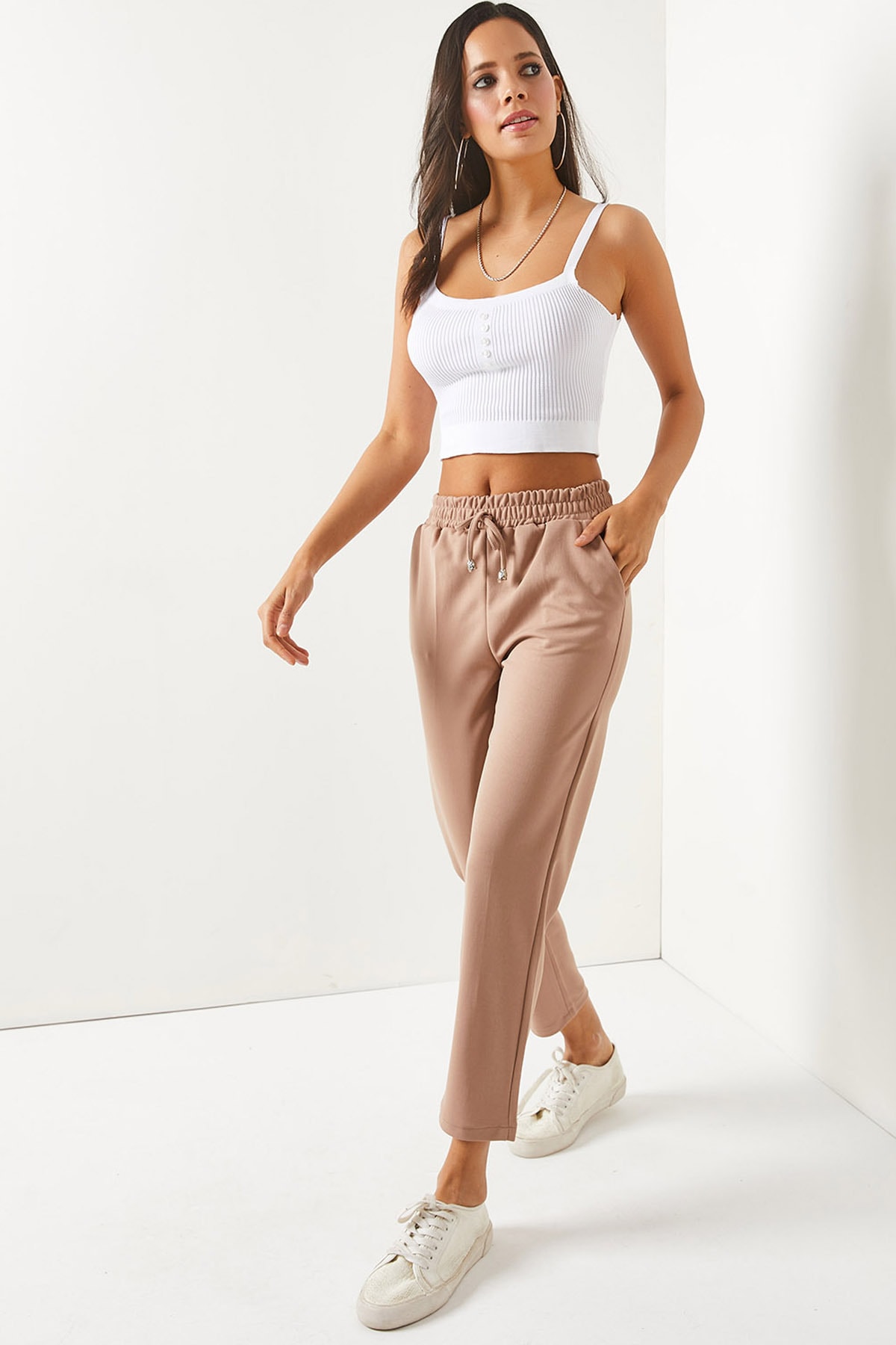 Levně Olalook Women's Milk Coffee Pants with Pockets and Carrots with Elastic Waist