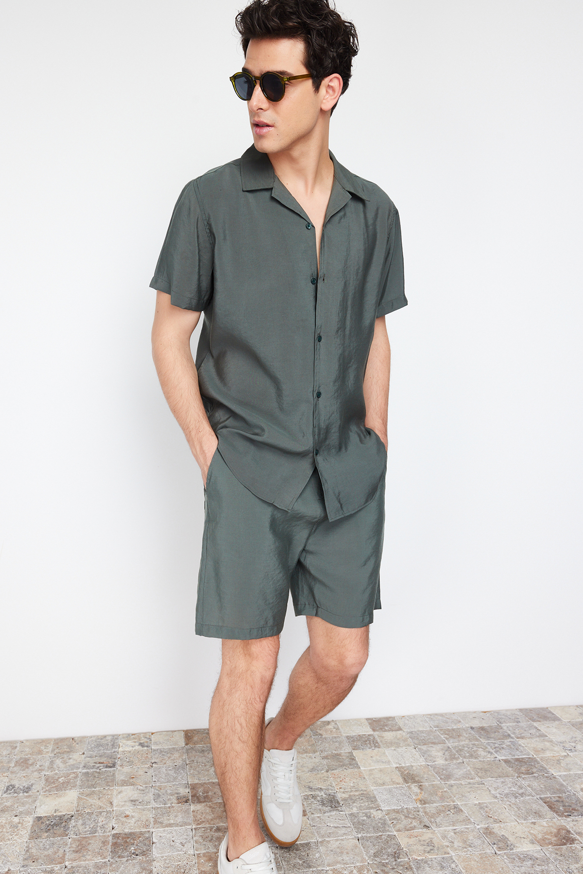 Trendyol Men's Khaki Regular Fit 100% Modal Shorts