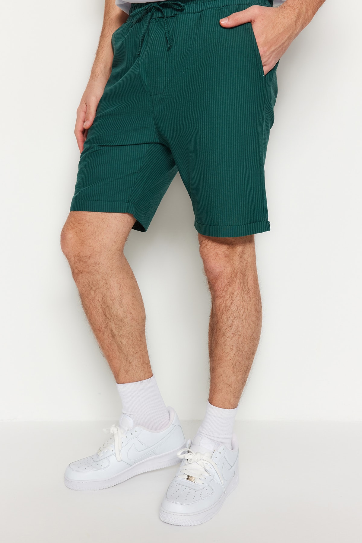 Trendyol Green Regular Fit Seekers Wrinkled Look Shorts