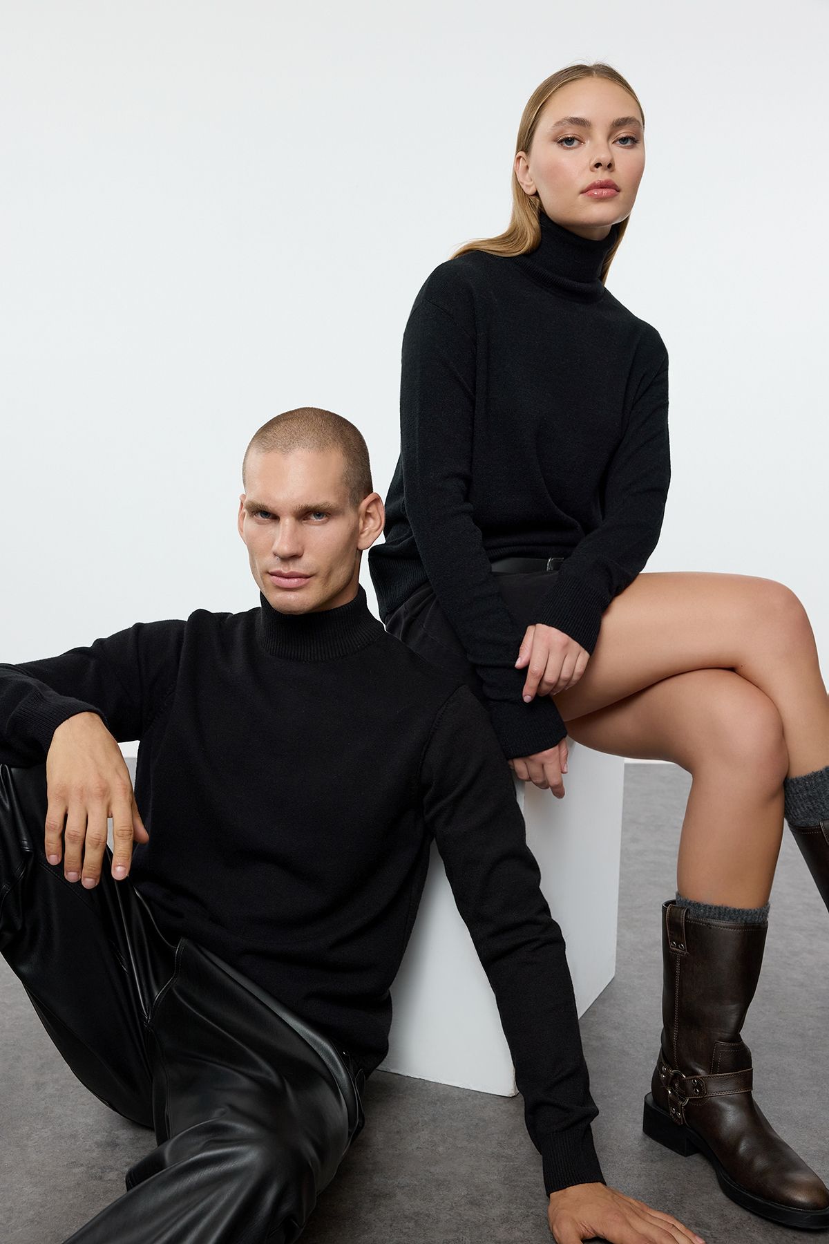 Trendyol Black Regular Fit Couple Half Turtleneck Soft Limited Edition Basic Knit Sweater