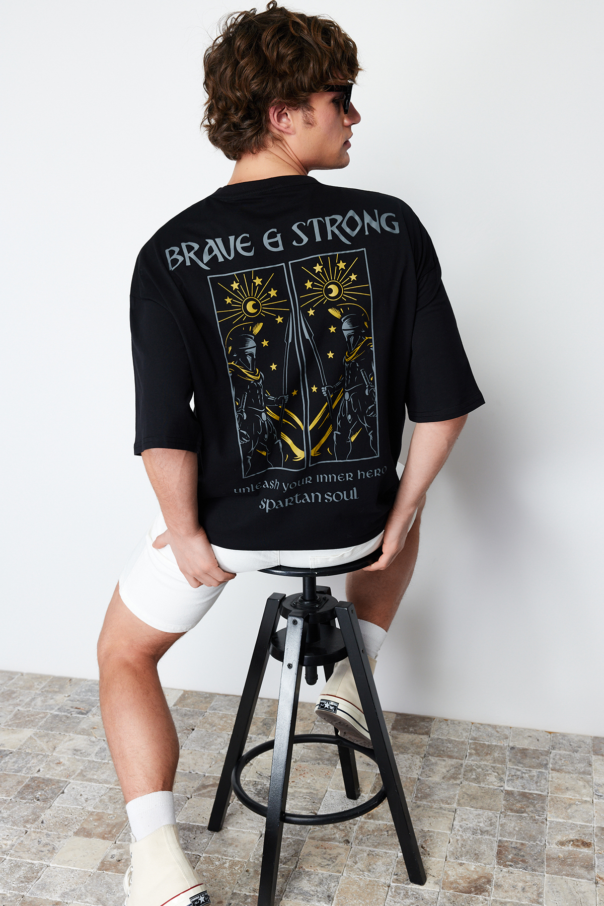 Levně Trendyol Black Oversize/Wide Cut Mystic Printed 100% Cotton Short Sleeve T-Shirt