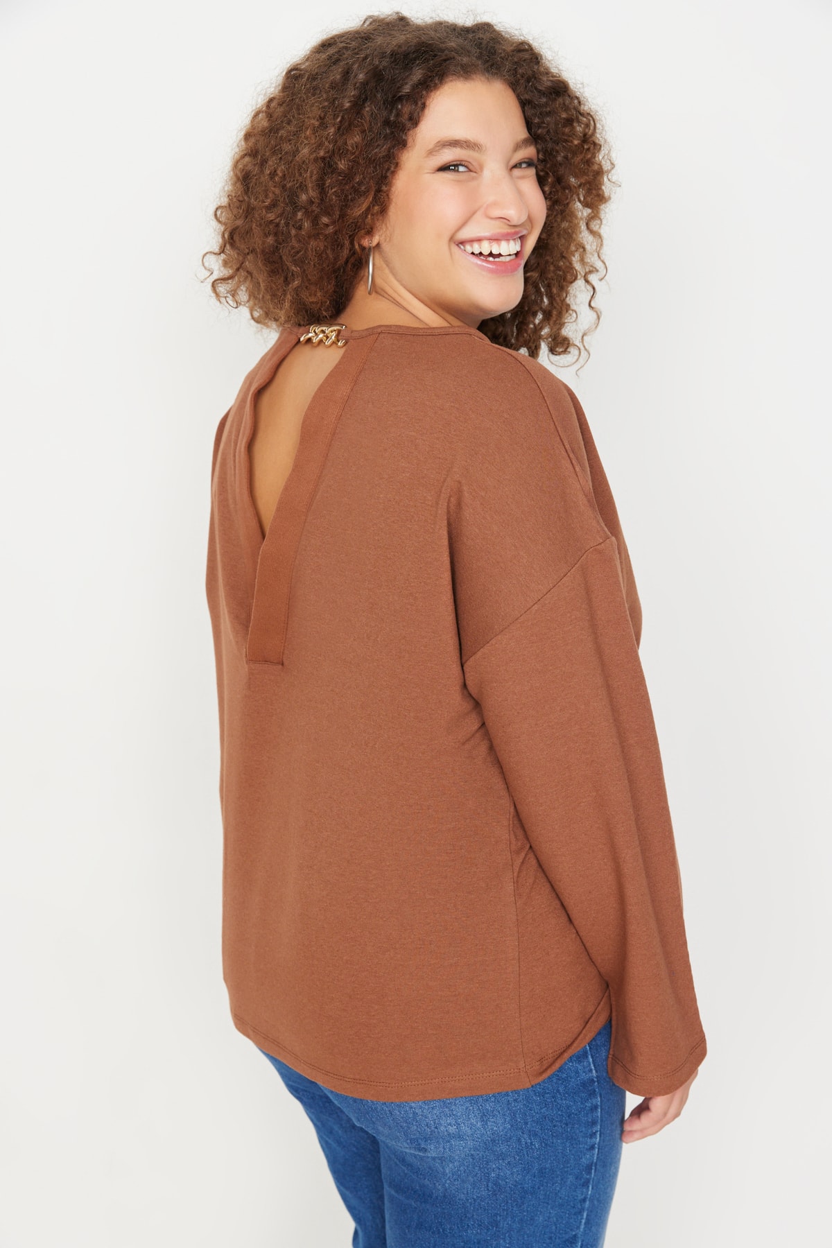 Trendyol Curve Brown Chain Detailed Thin Knitted Sweatshirt.