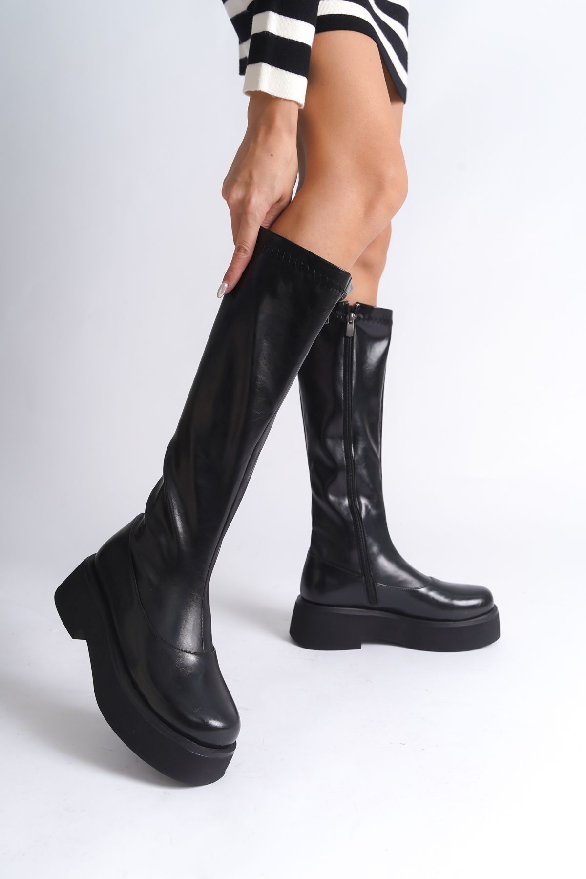 Capone Outfitters Long Pull Women's Riding Boots