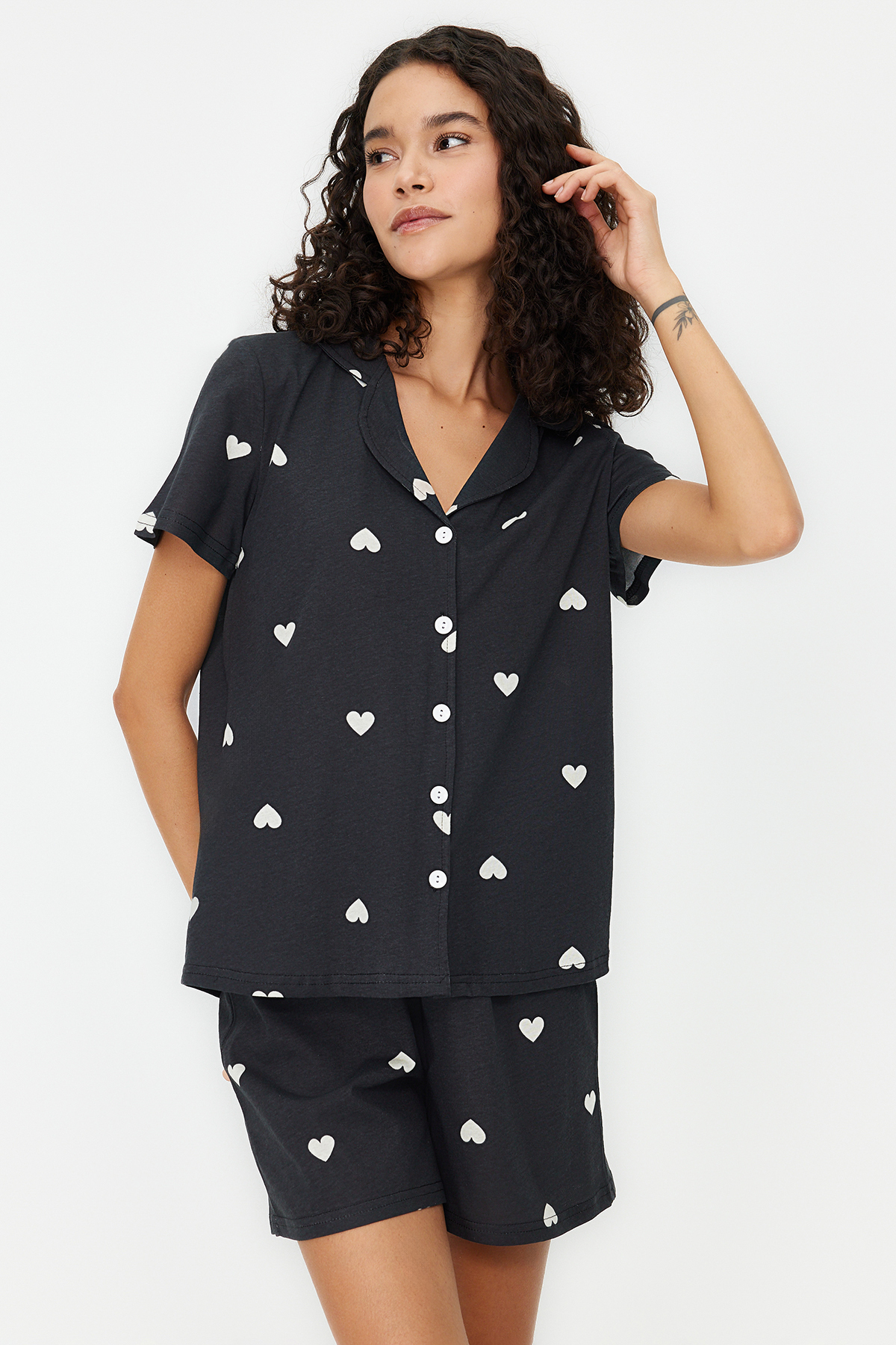 Levně Trendyol Black 100% Cotton Heart Patterned Shirt-Shorts Knitted Pajama Set