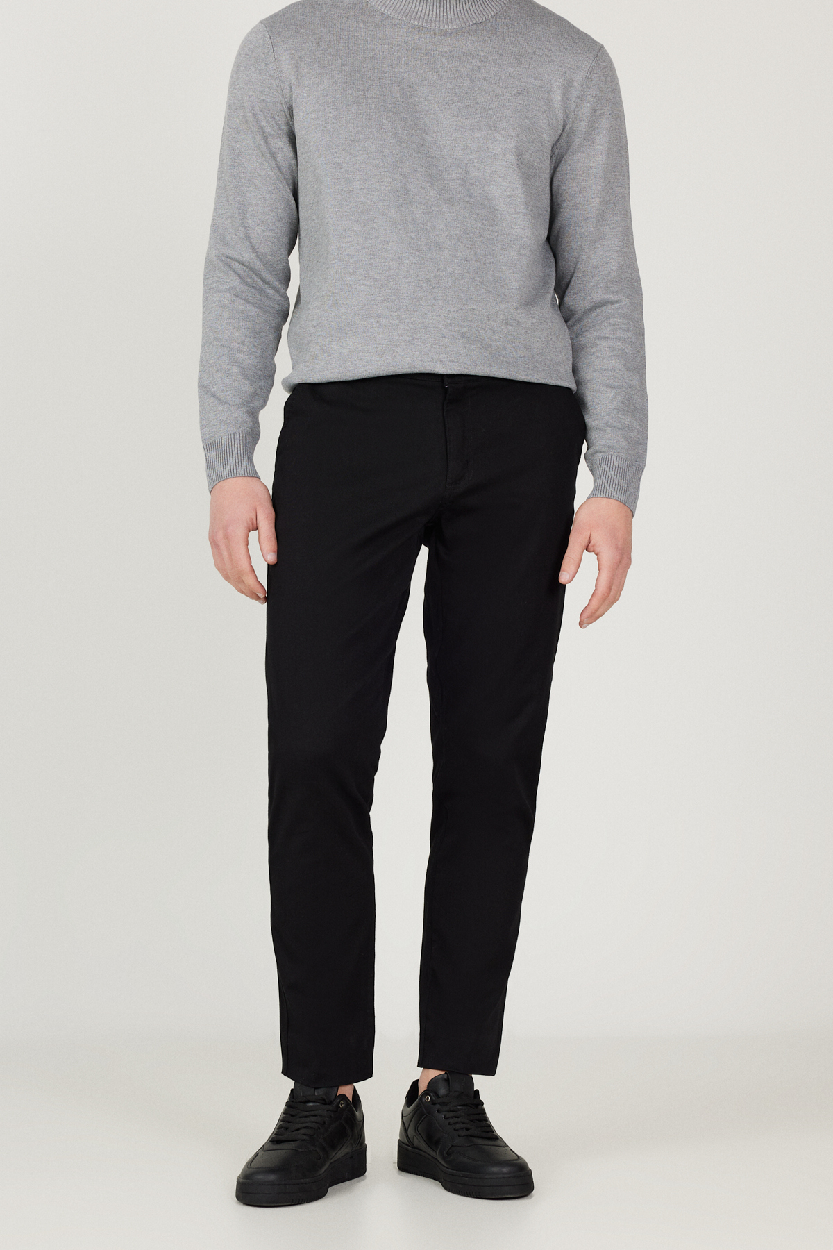 ALTINYILDIZ CLASSICS Men's Black Slim Fit Slim Fit Cotton Flexible Chino Trousers.