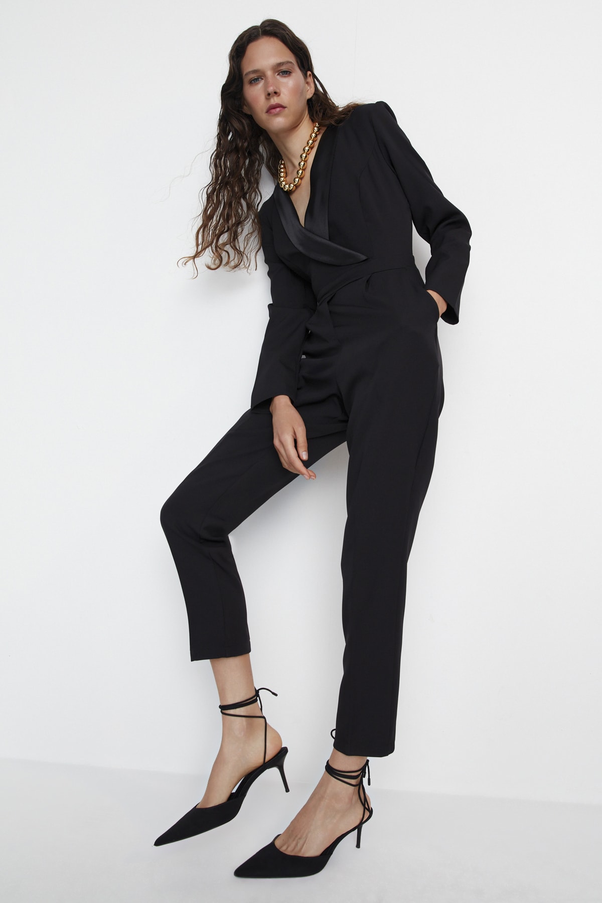 Levně Trendyol Limited Edition Long Black Satin Collar Detailed Woven Jumpsuit