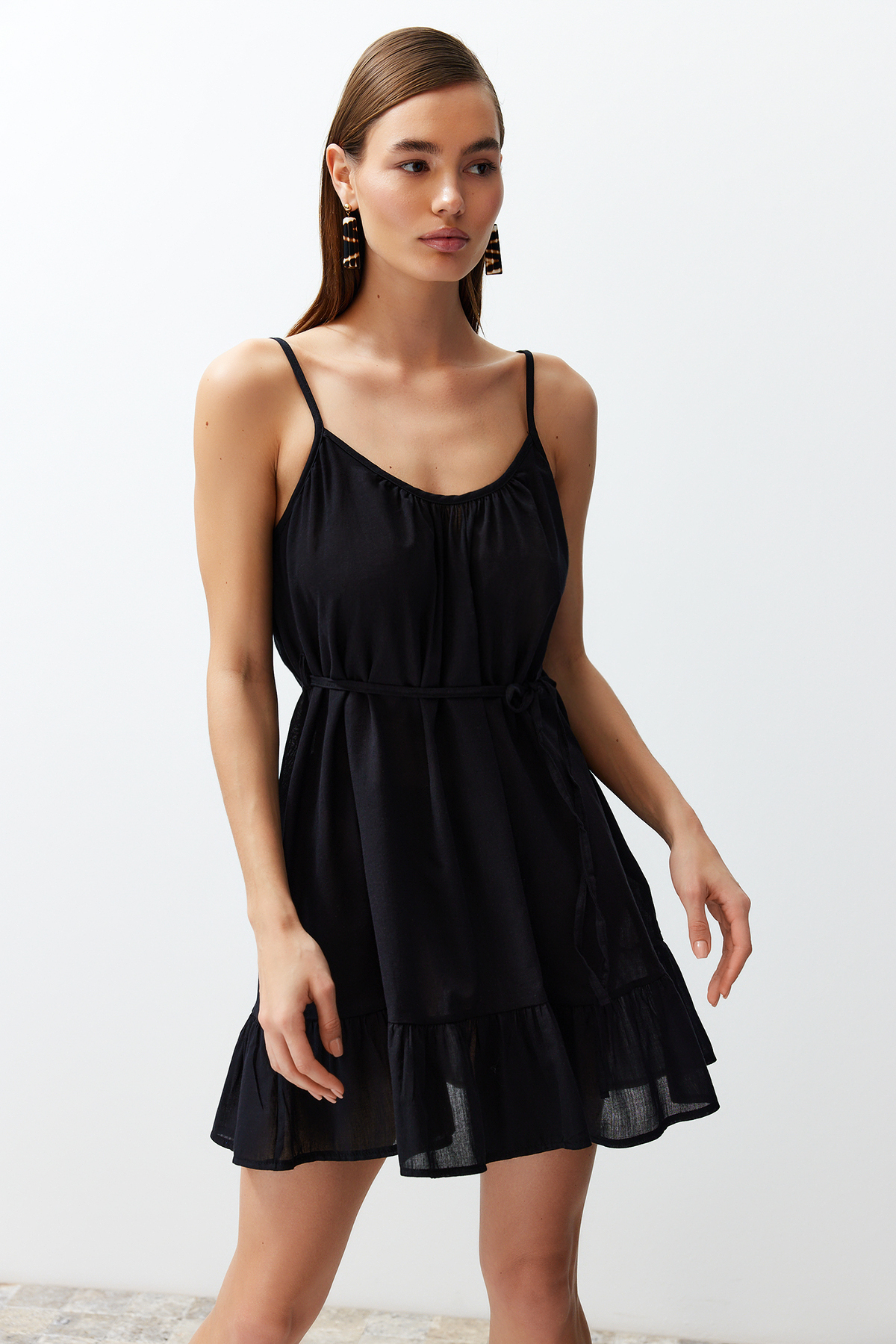 Levně Trendyol Black Belted Mini Woven Ruffle Beach Dress