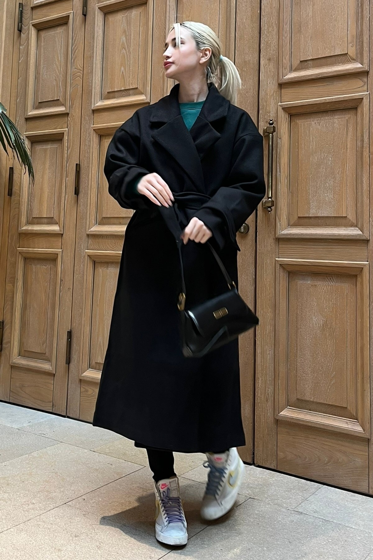 Levně Madmext Black Oversize Women's Long Coat