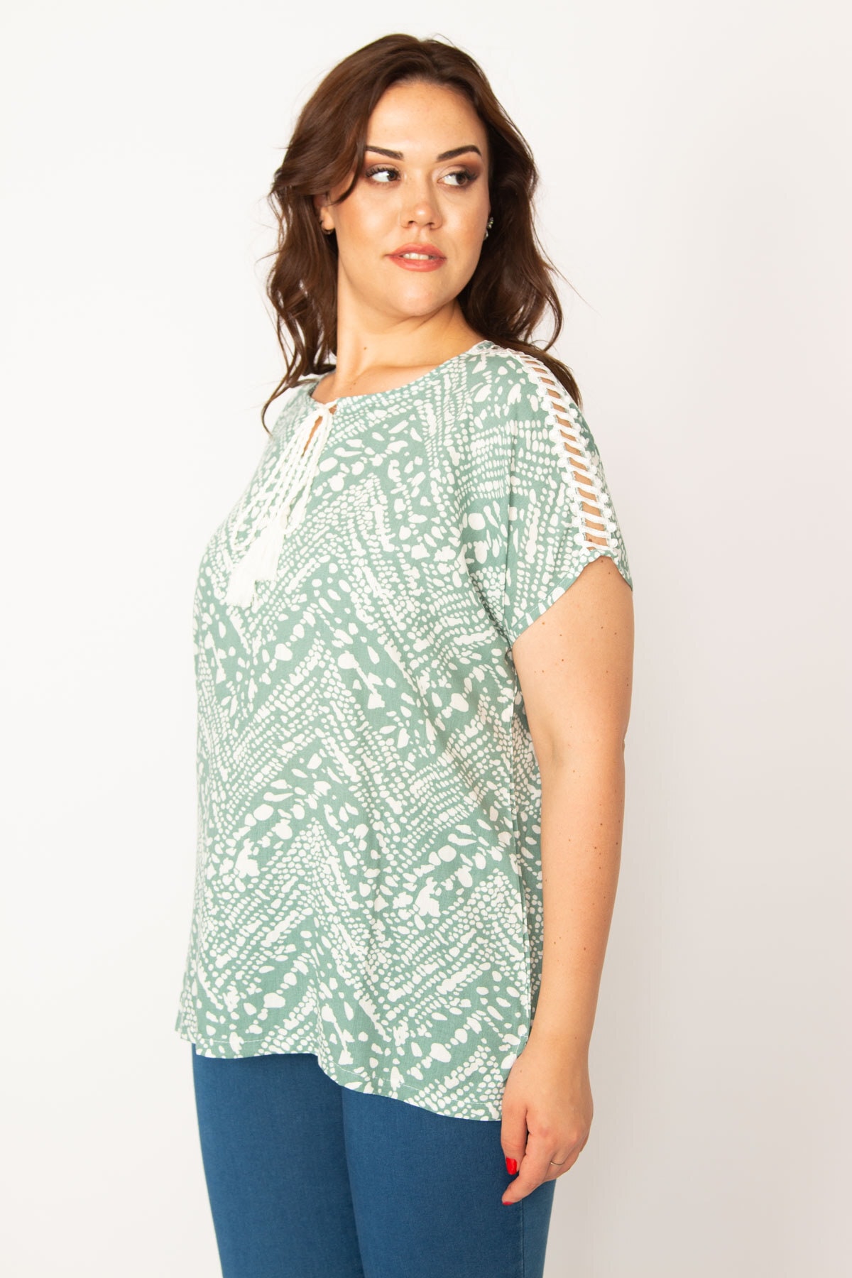 Levně Şans Women's Plus Size Green Blouse with Lace Shoulder Lace-Up Woven Collar Lace-up
