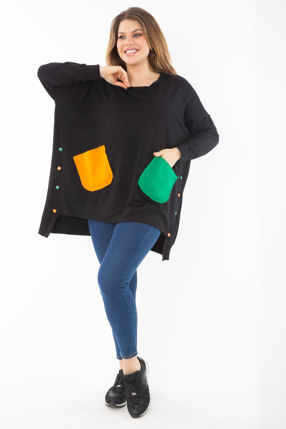 Levně Şans Women's Plus Size Black Comfortable Cut Color Combination Sweatshirt