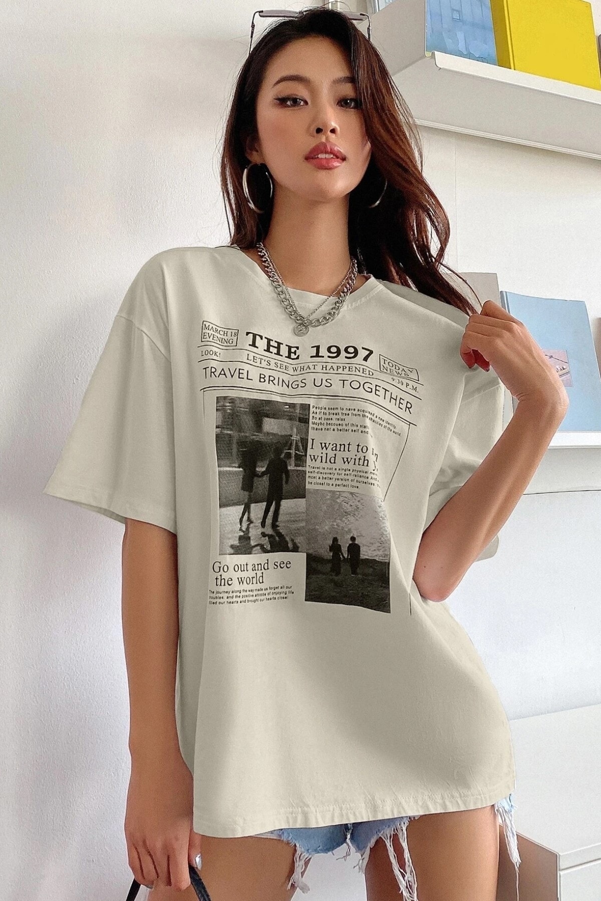 Levně MODAGEN Women's Beige The 1997 Printed Oversized T-shirt
