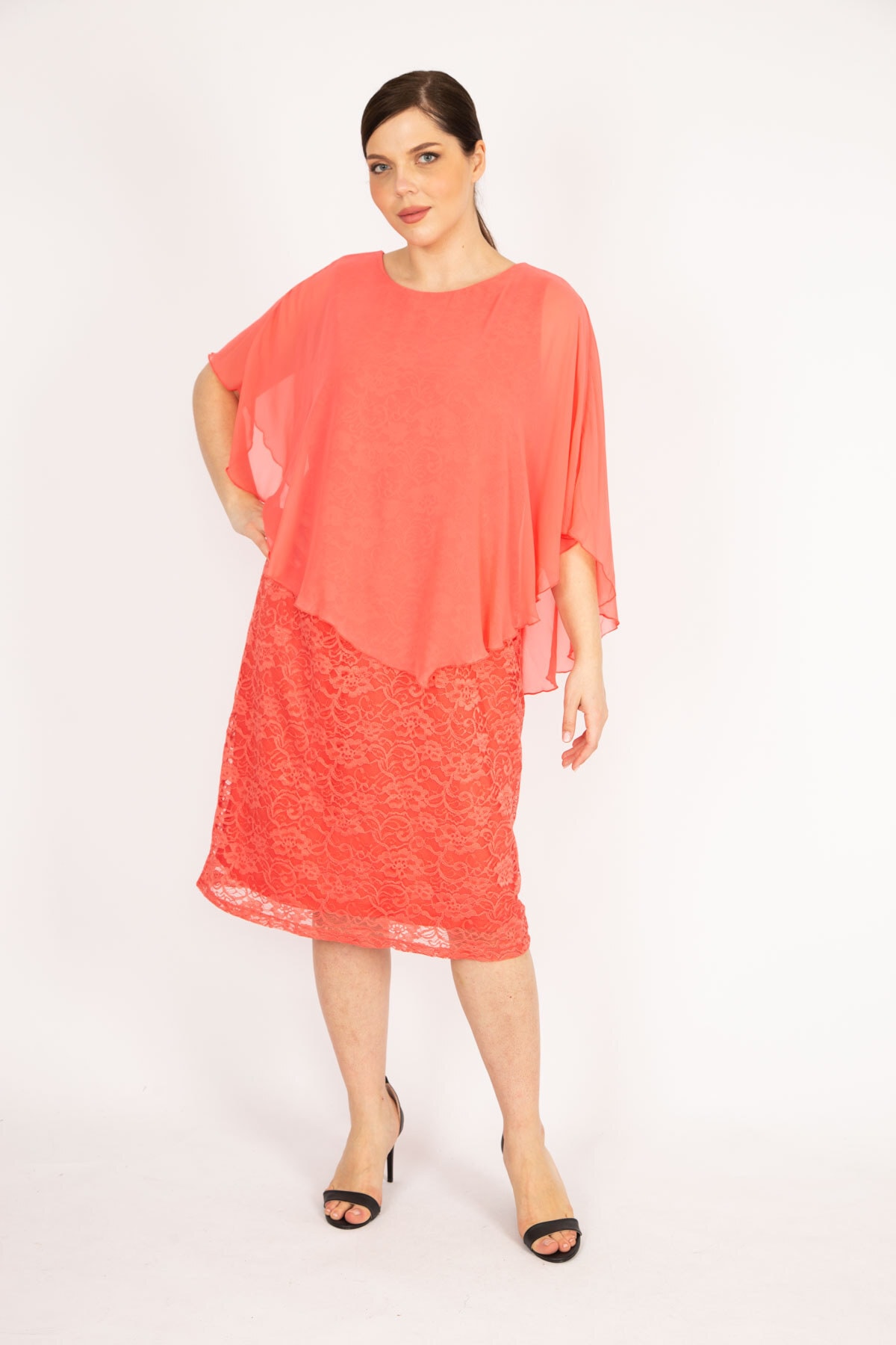 Şans Women's Pomegranate Plus Size Chiffon Cape Lined Lace Dress