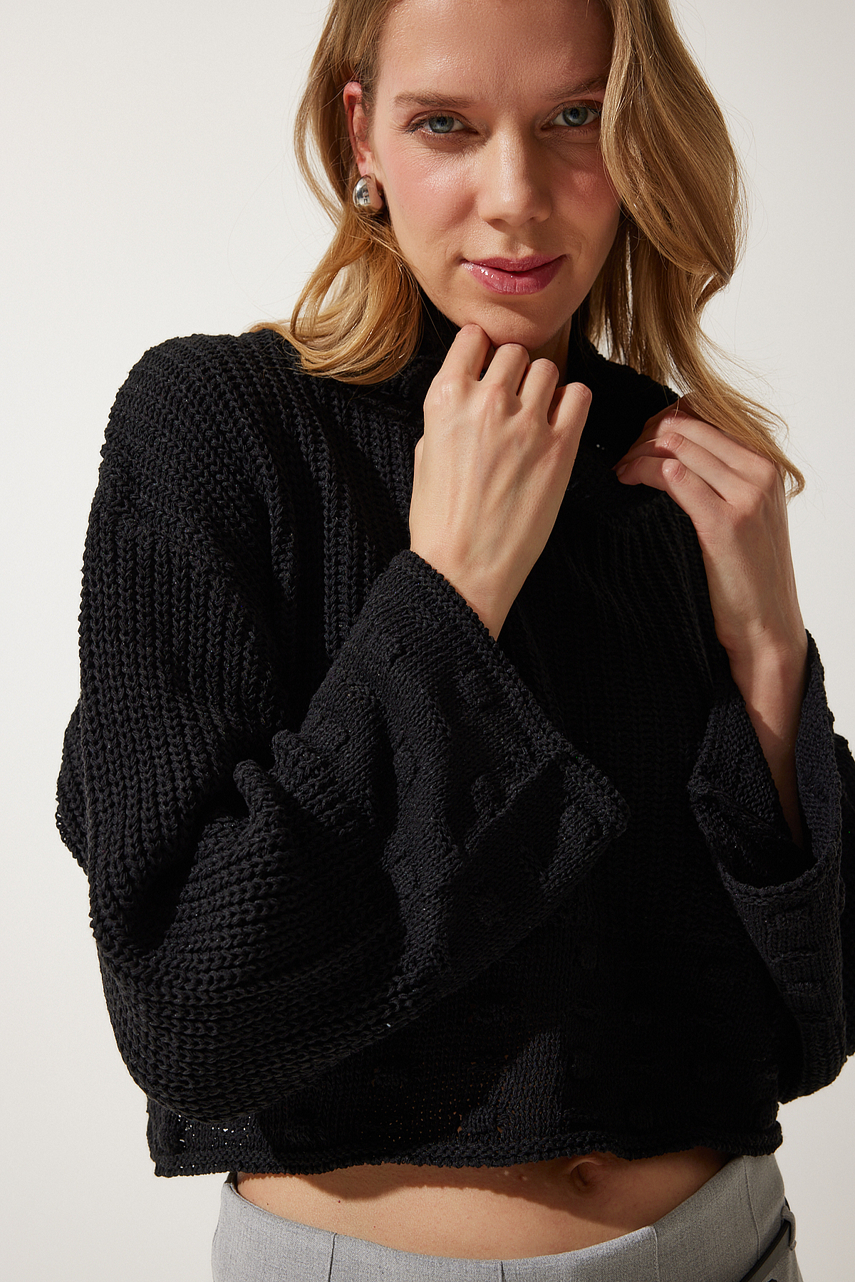 Levně Happiness İstanbul Women's Black Turtleneck Textured Seasonal Knitwear Sweater