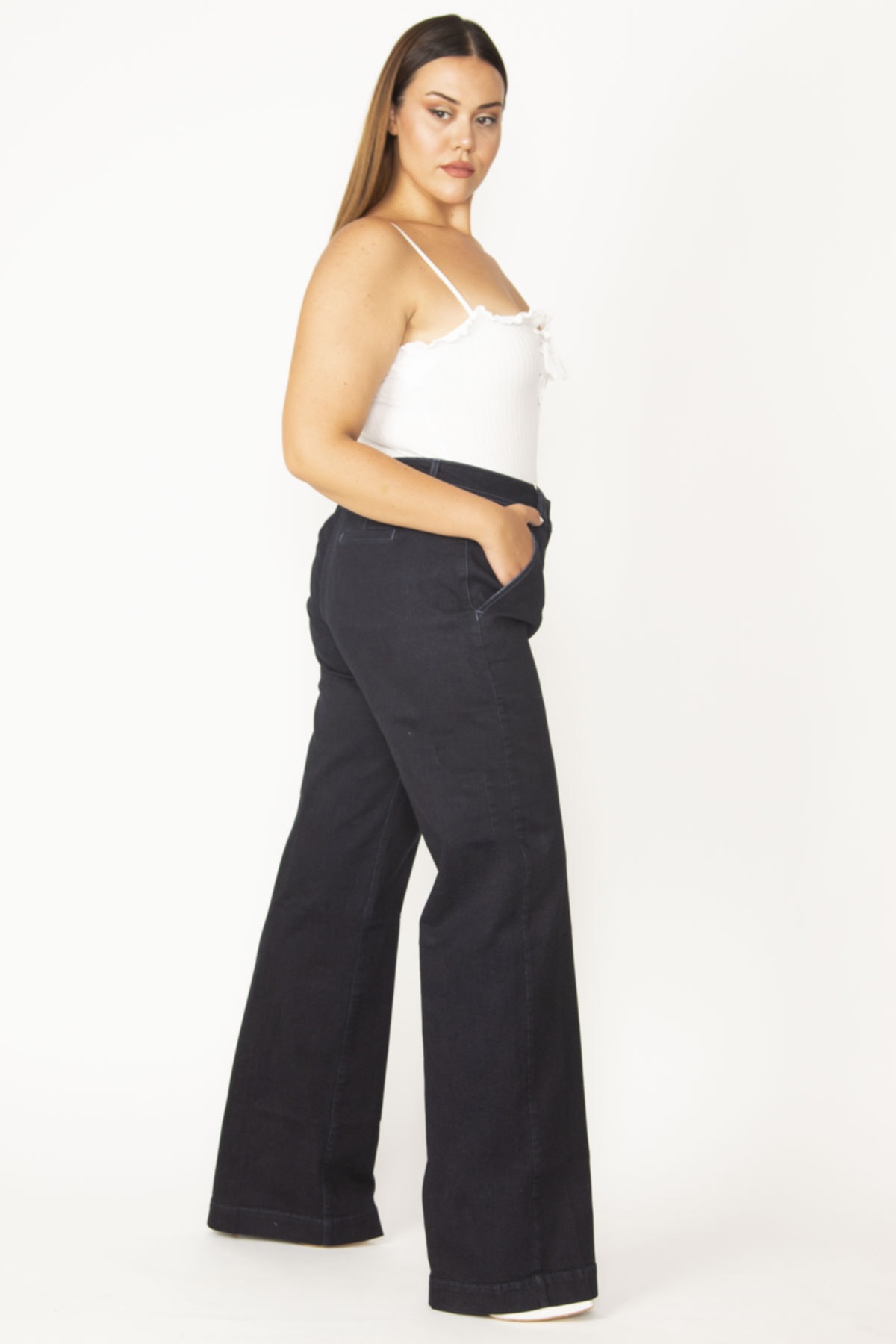Levně Şans Women's Plus Size Navy Blue Classic Cut Jeans with Side Pockets
