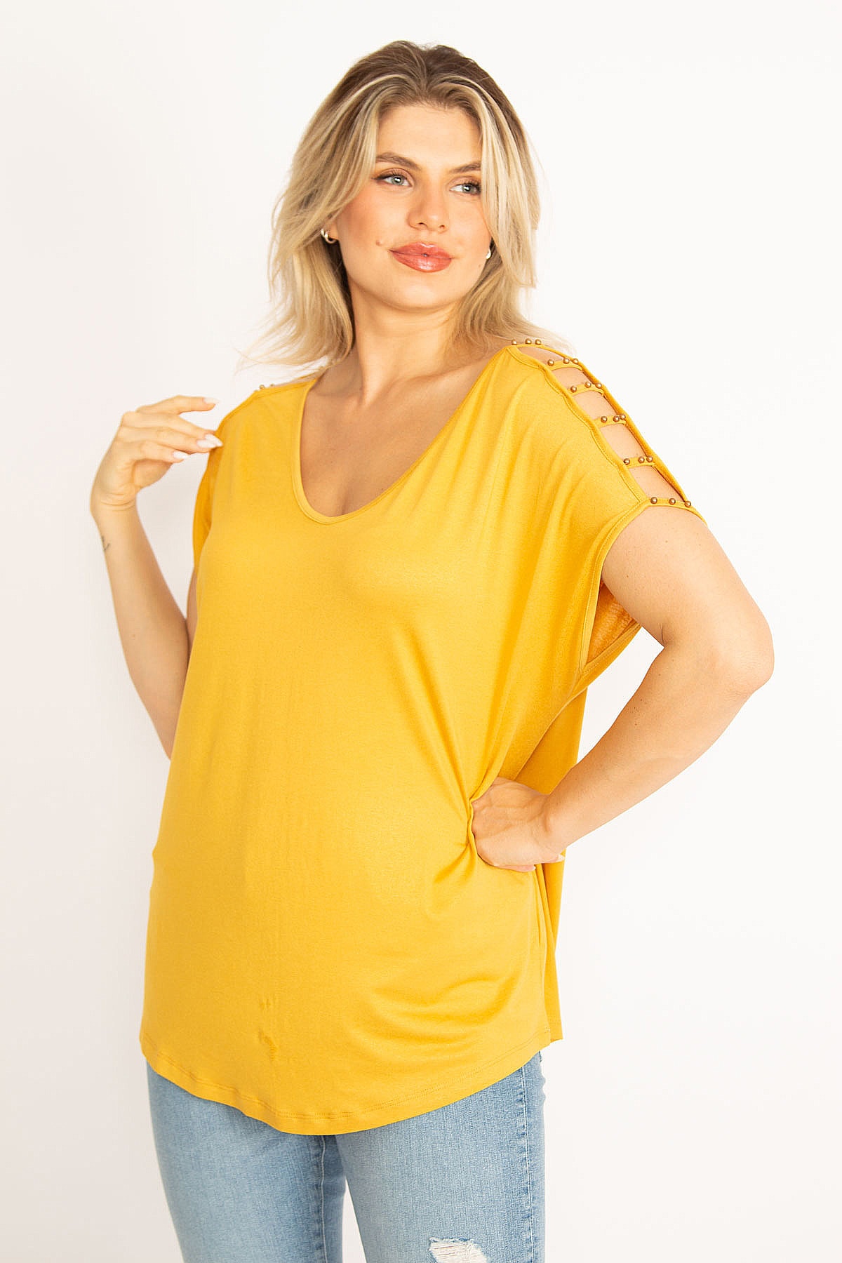 Levně Şans Women's Plus Size Mustard Shoulder Pearls Blouse
