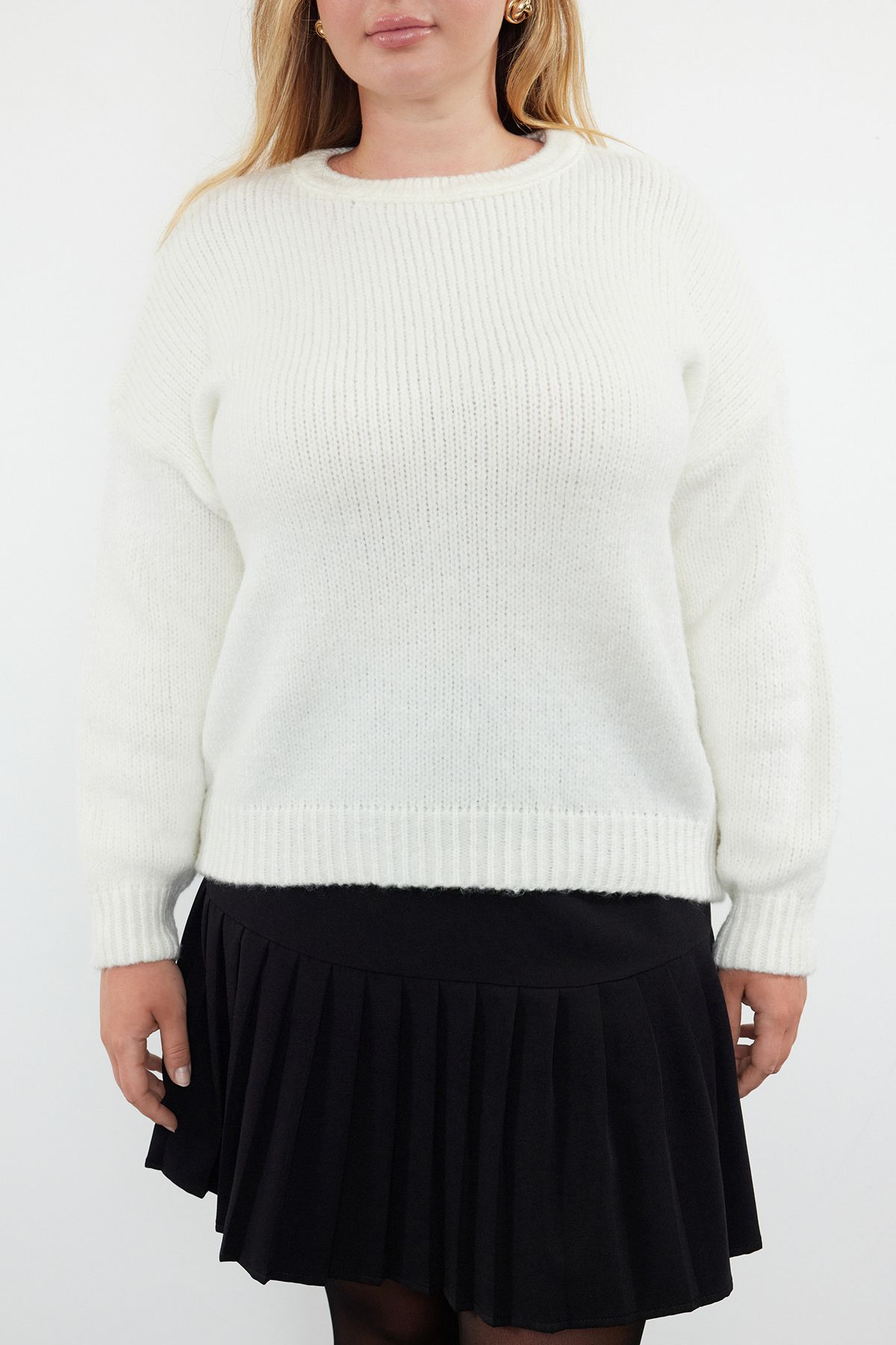 Trendyol Curve Ecru Crew Neck Soft Textured Knitwear Sweater