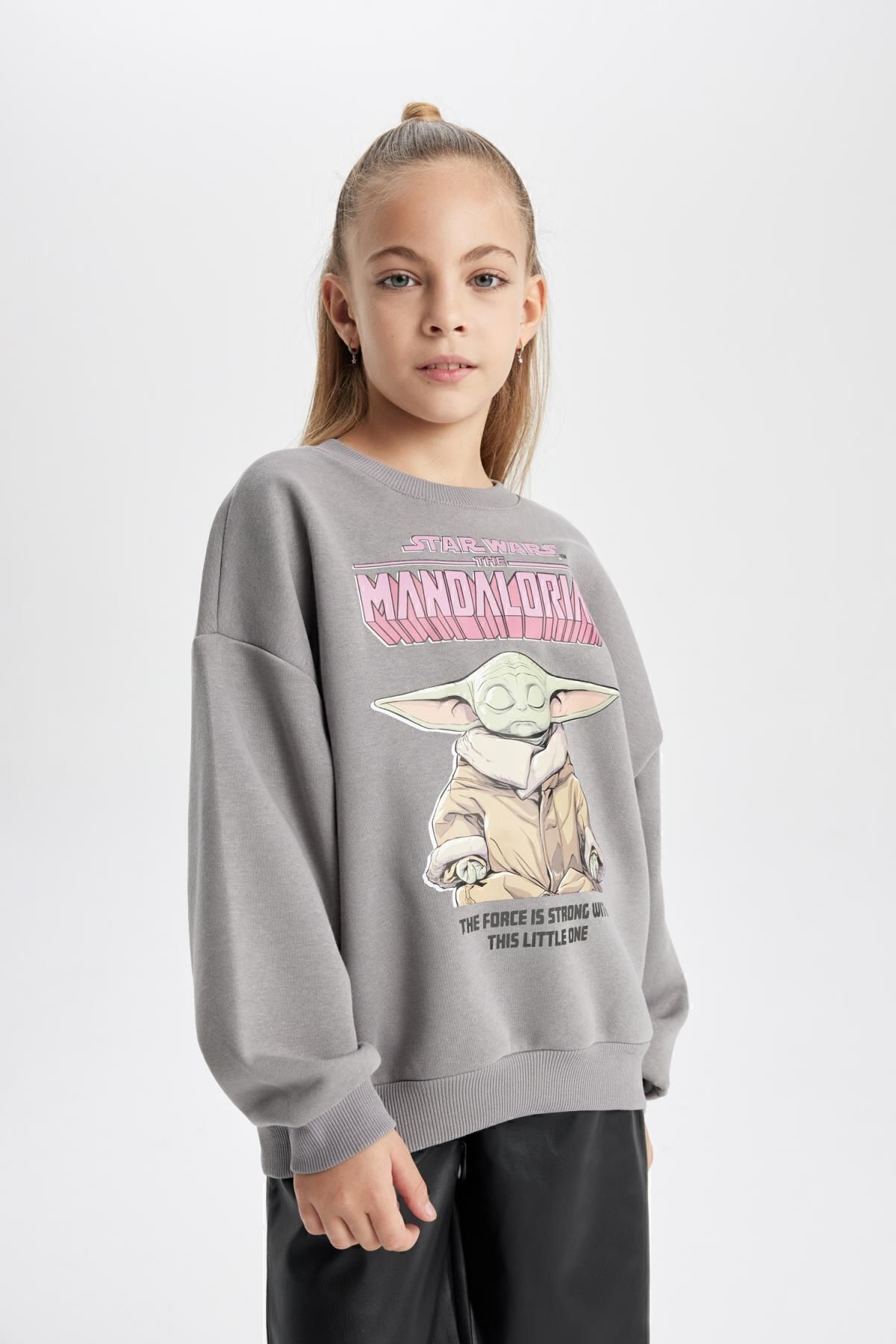 DEFACTO Girl Child Star Wars-mandalorian Crew Neck Soft Furry Thick Sweatshirt