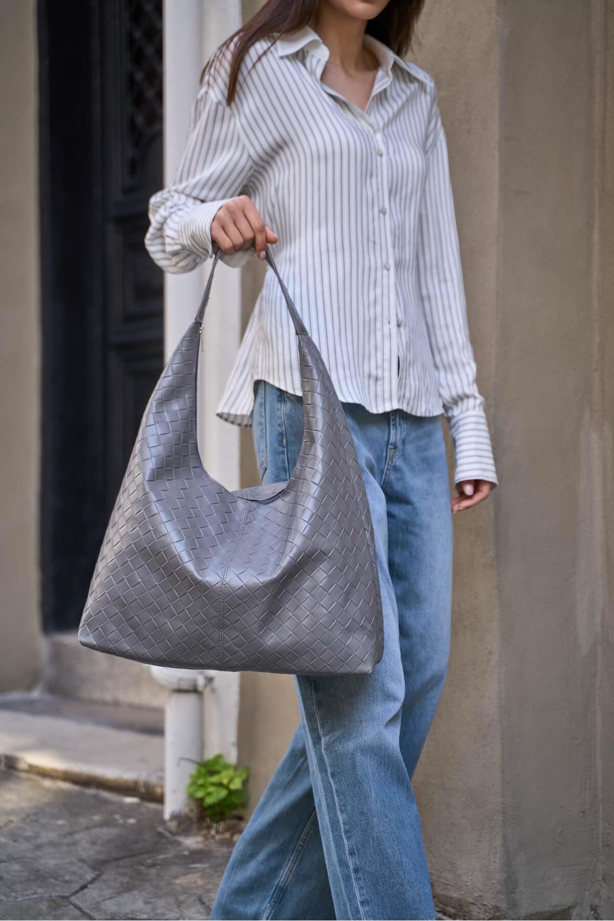 Levně Madamra Gray Women's Knitted Patterned Bottega Leather Shoulder Bag