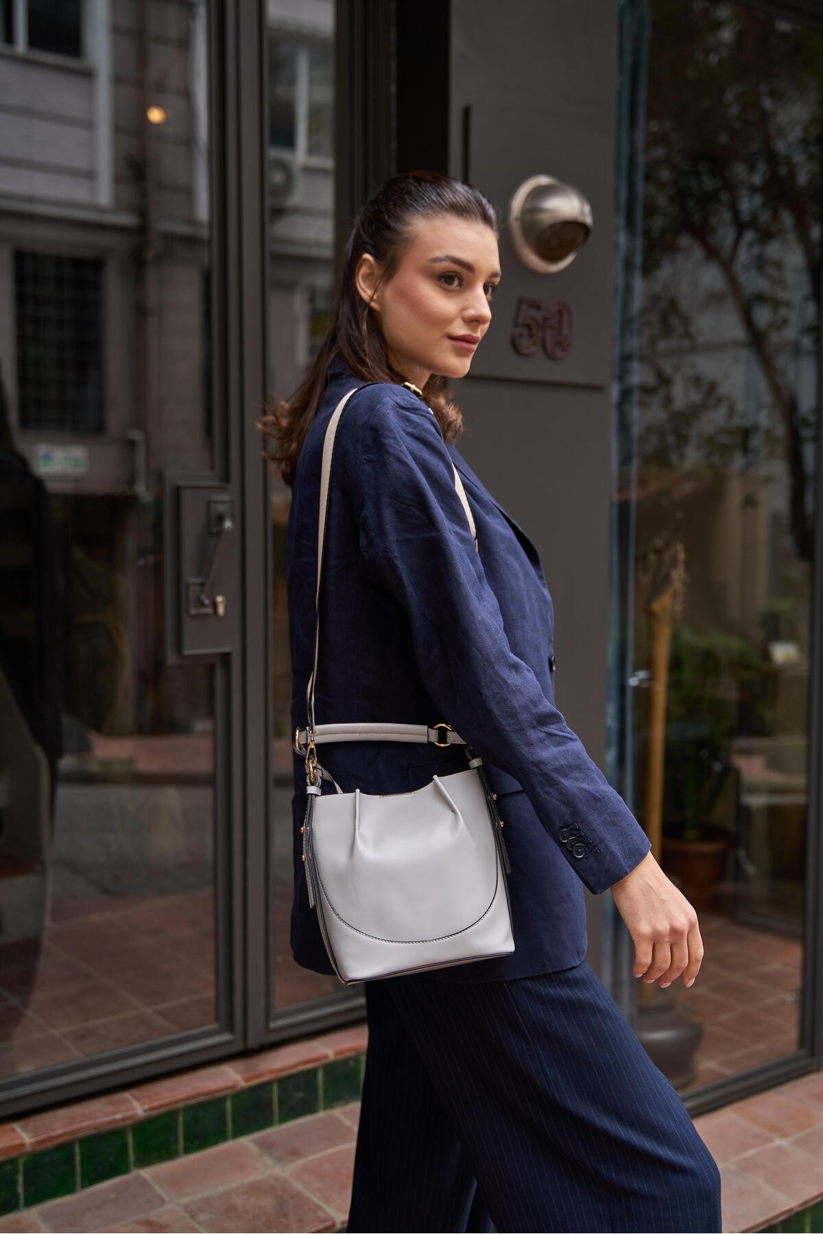 Levně Madamra Women's Gray Lauro Top Stitched Wallet Bucket Women's Bag -
