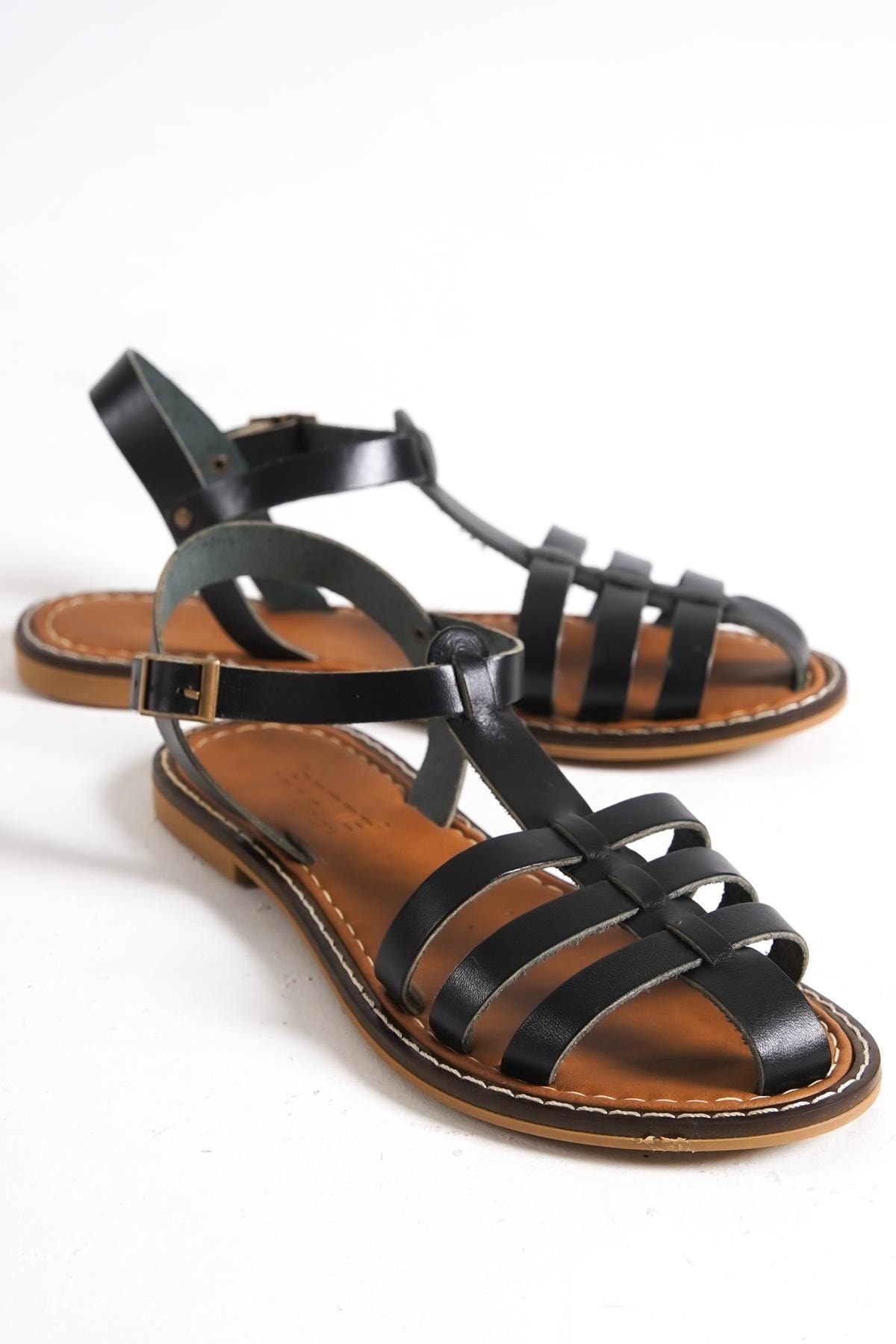 Levně Capone Outfitters Capone Women's Black Leather Sandals with a Gladiator Band