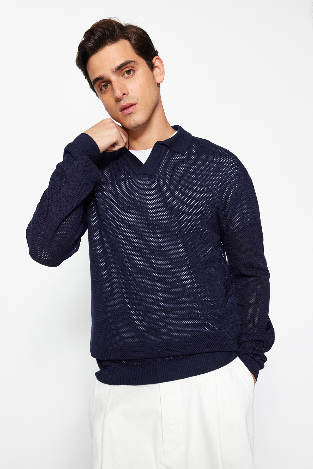 Levně Trendyol Navy Regular Fit Polo Neck Crochet Detail Cotton Knitwear Sweater