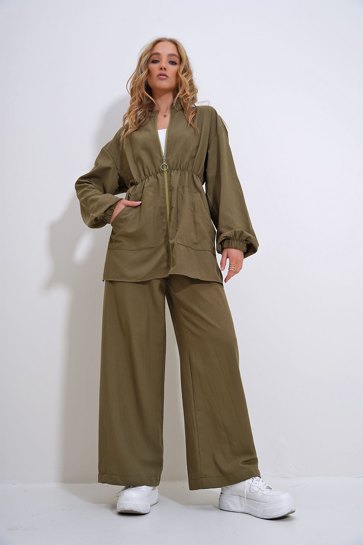 Trend Alaçatı Stili Women's Khaki High Collar Front Zipper Double Pocket Woven Jacket and Trousers Double Suit