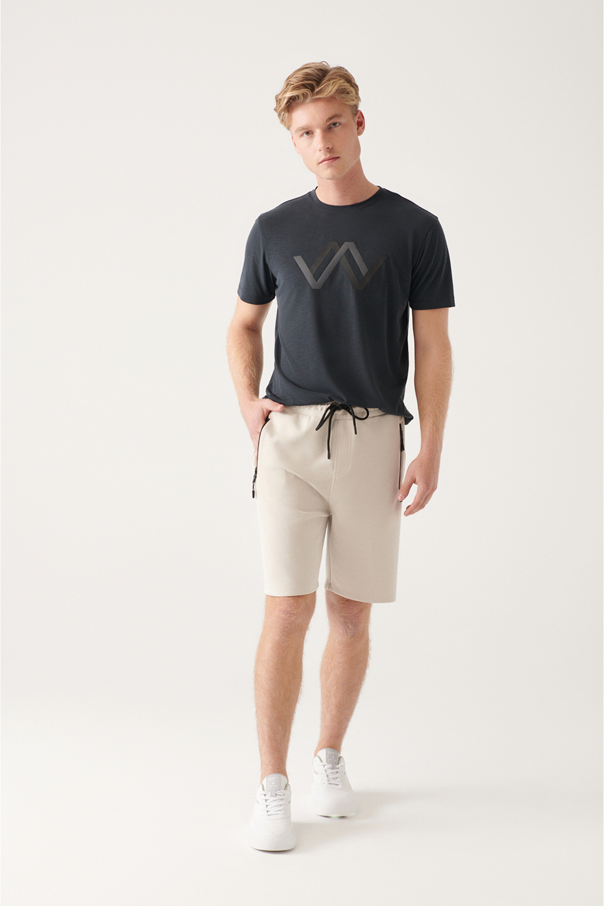 Levně Avva Men's Stone Soft Touch Pockets on the Side, Relaxed Fit, Comfortable Cut, Casual Sports Shorts