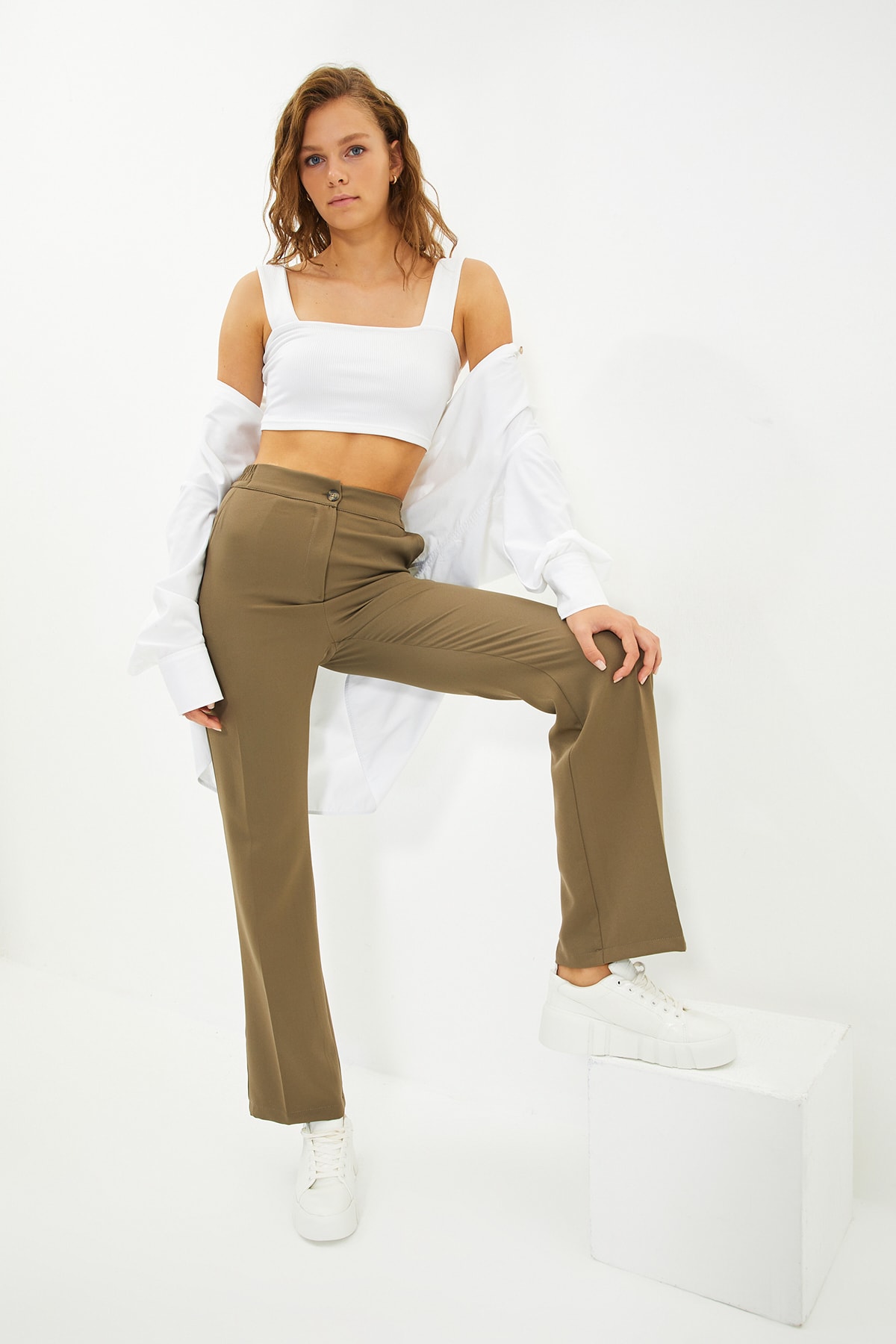 Trendyol Khaki Straight/Straight Cut Woven Trousers
