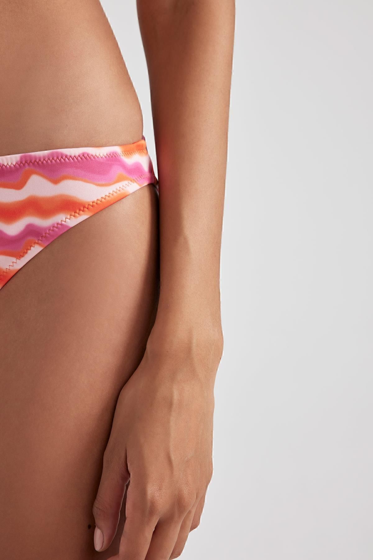 DEFACTO Fall In Love Regular Fit Patterned Bikini Bottom