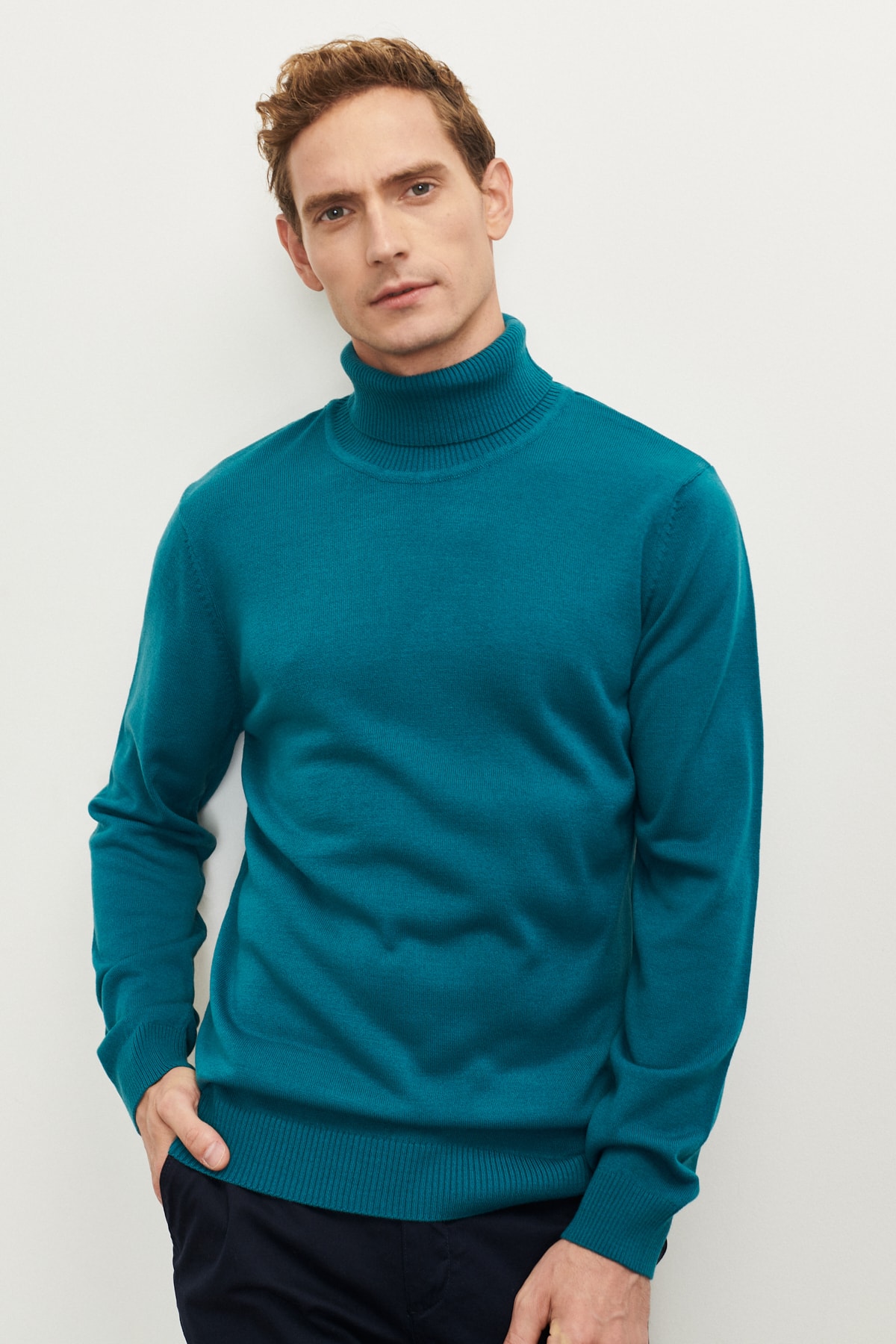 Levně ALTINYILDIZ CLASSICS Men's Oil Anti-Pilling, Anti-Pilling Feature Standard Fit Full Turtleneck Knitwear Sweater.