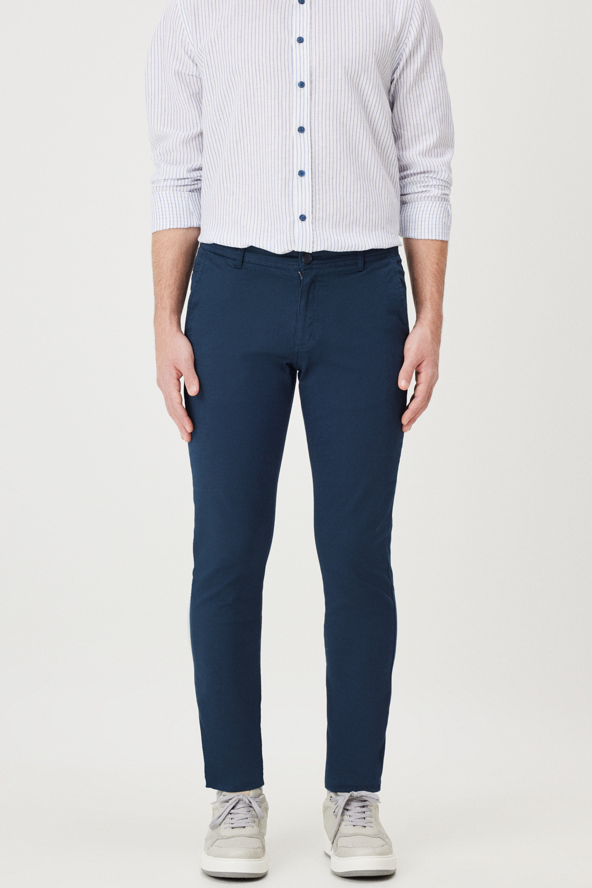 AC&Co / Altınyıldız Classics Men's Navy Blue Canvas Slim Fit Slim Fit Fitted Side Pockets Flexible Chino Trousers.