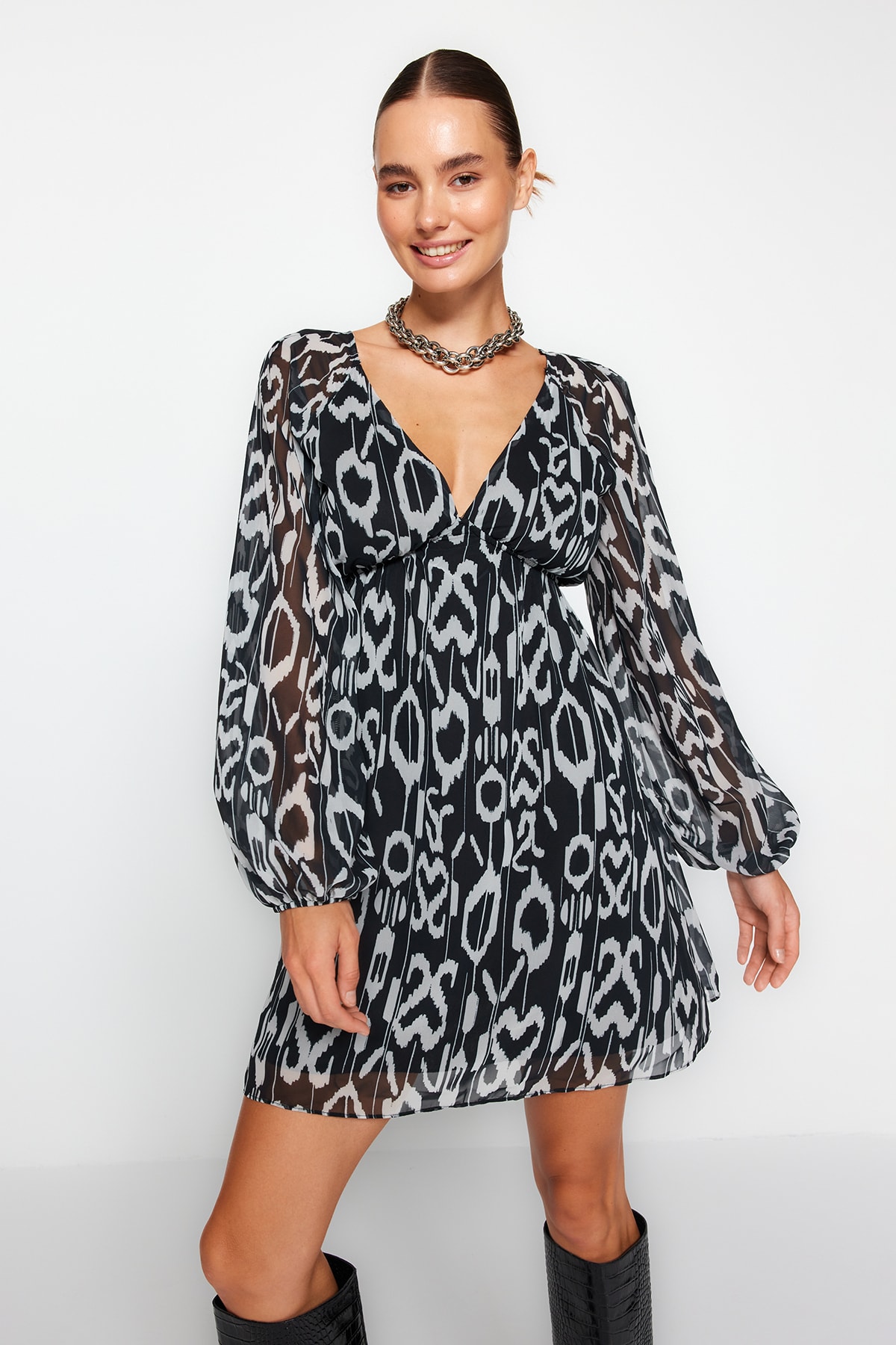 Rochie țesută țesută Trendyol Black V-Neck Model