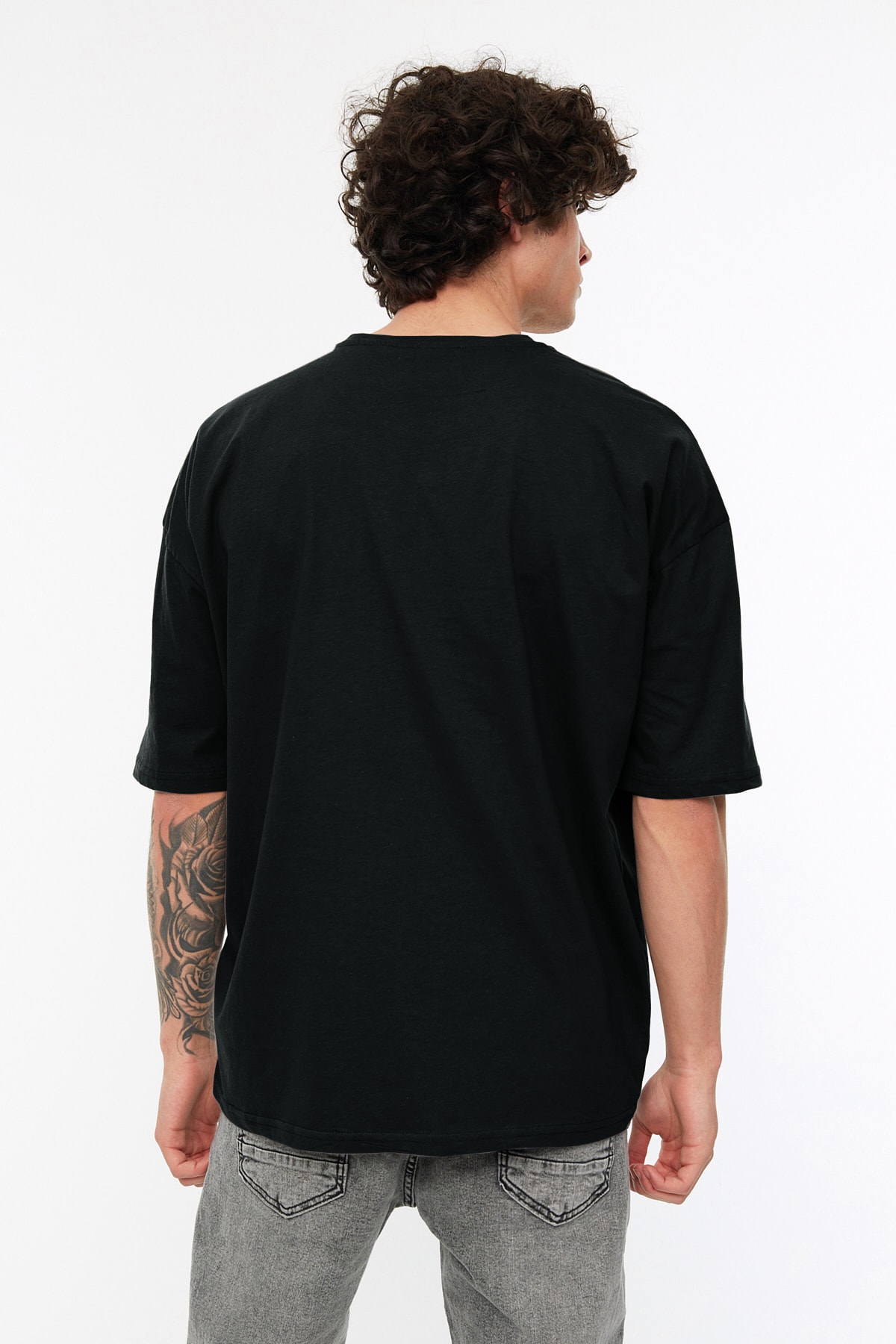 Trendyol Black pánske basic 100% bavlnené crew krk oversized tričko s krátkym rukávom.