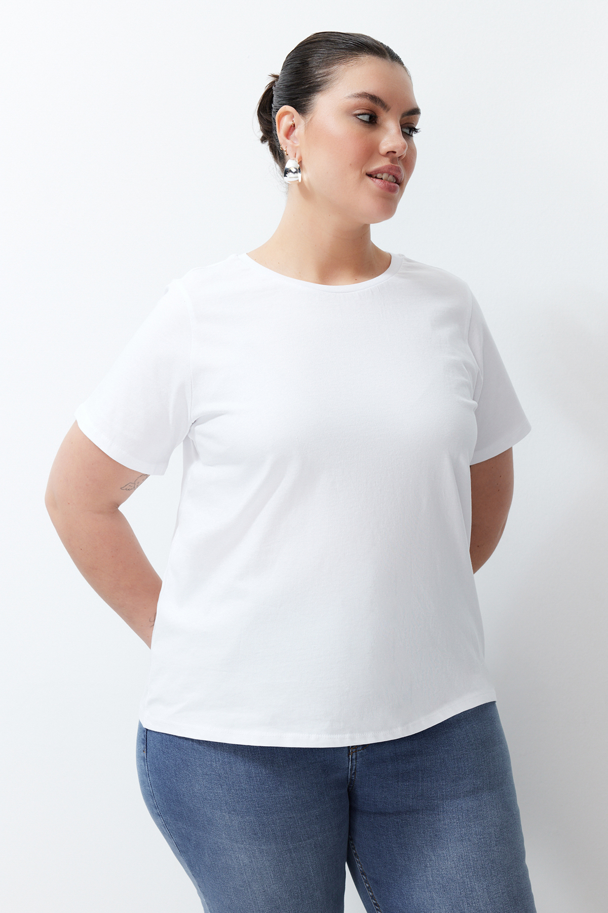 Levně Trendyol Curve Ecru 100% Cotton Premium Oversize/Wide Fit Crew Neck Knitted T-Shirt