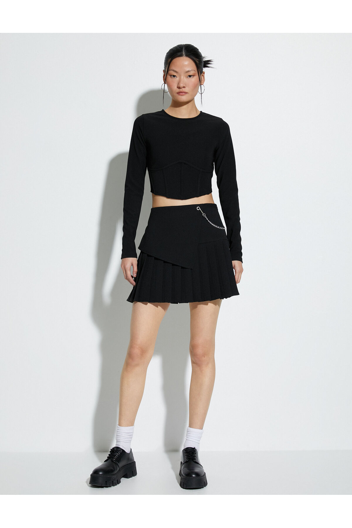 Levně Koton Pleated Mini Skirt Chain Detail Normal Waist