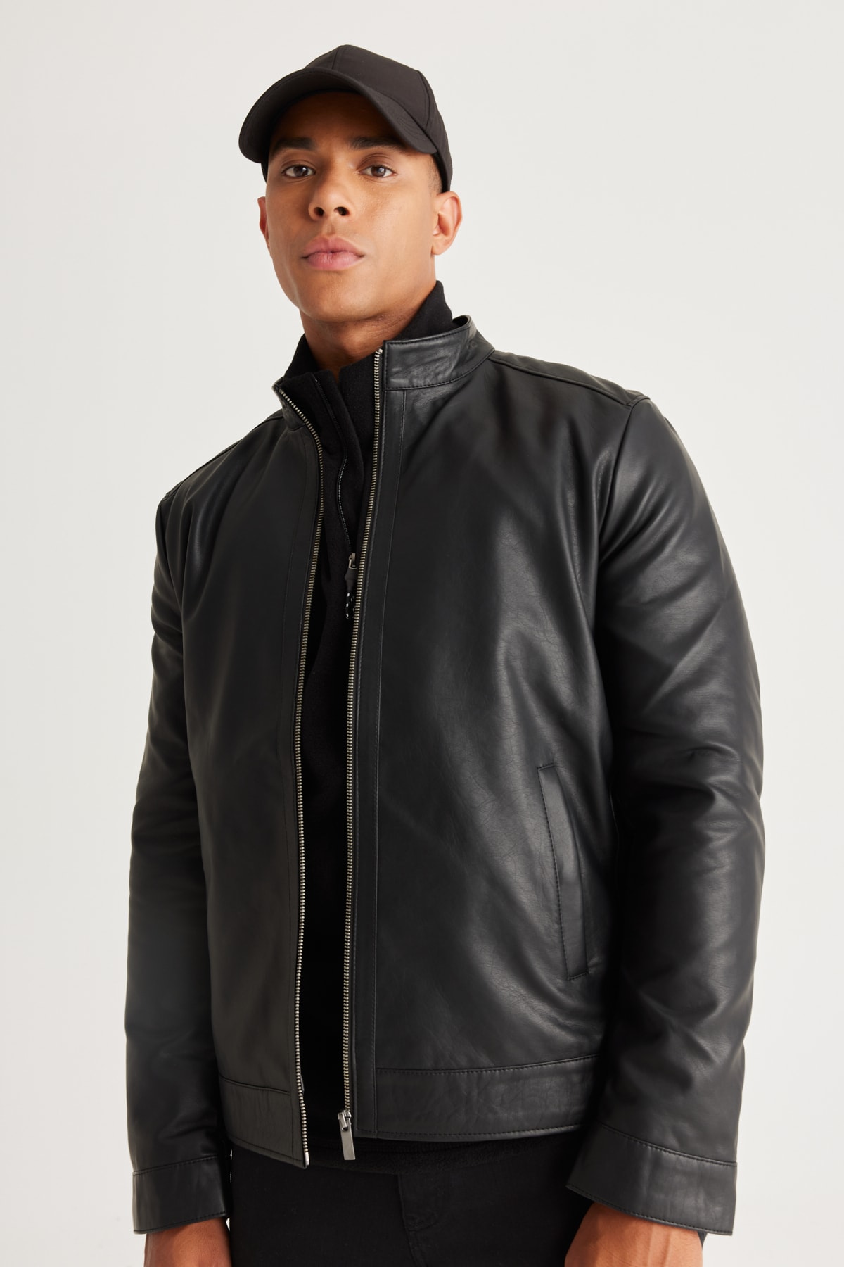 Levně AC&Co / Altınyıldız Classics Men's Black Standard Fit Normal Fit High Neck Faux Leather Jacket