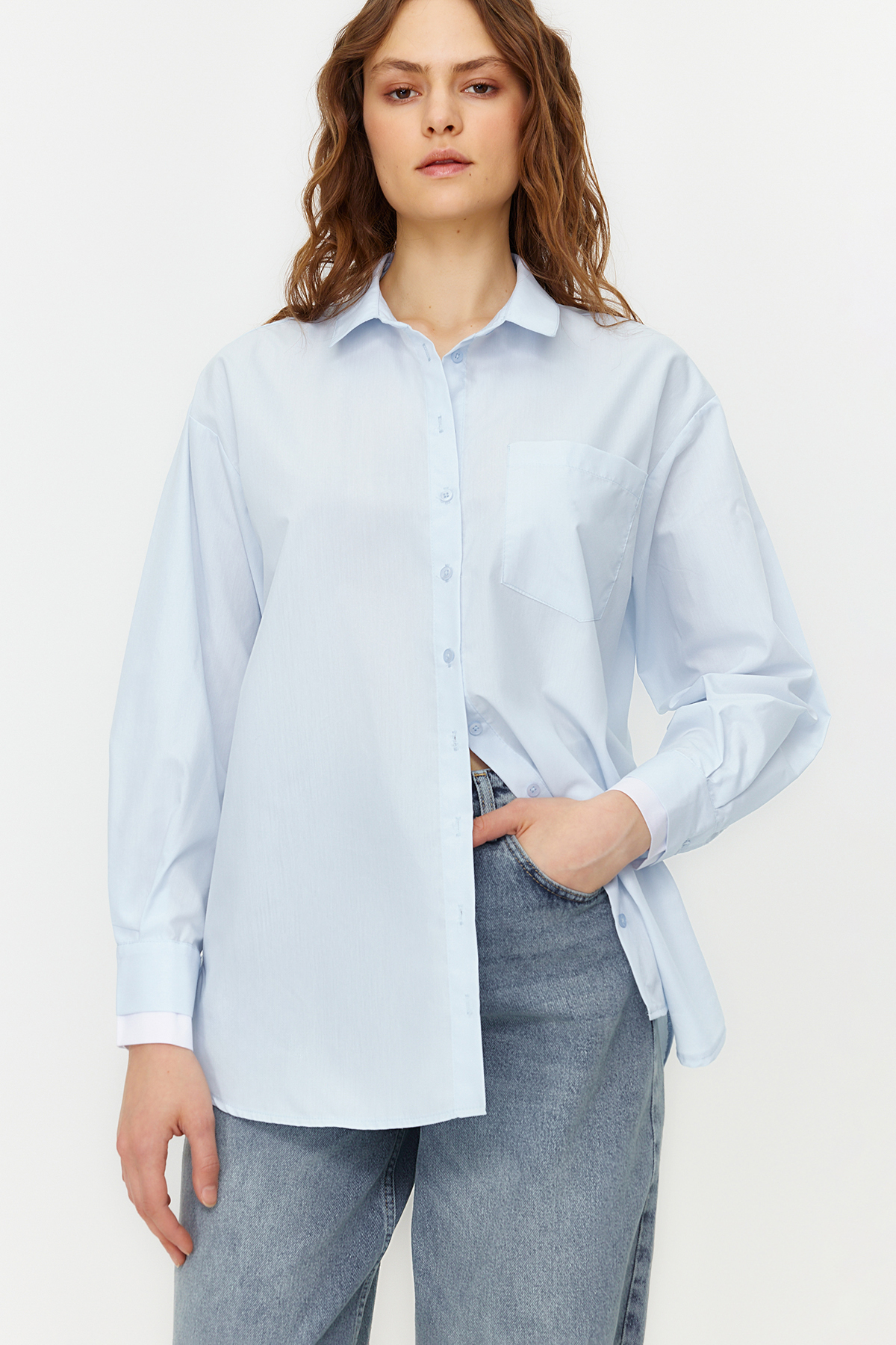 Levně Trendyol Light Blue Double Cuffed Oversize/Wide Fit Woven Shirt