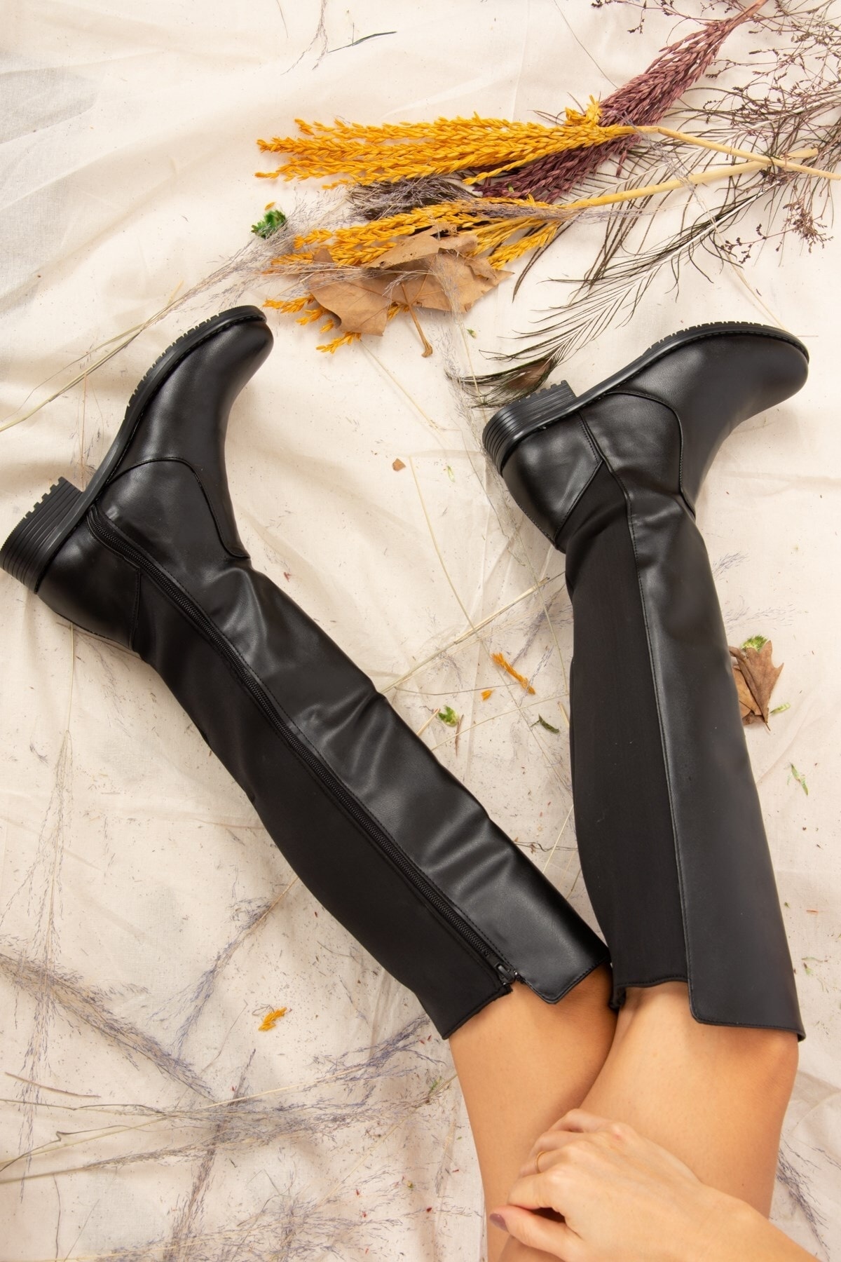 Levně Fox Shoes Black Faux Leather Women's Boots