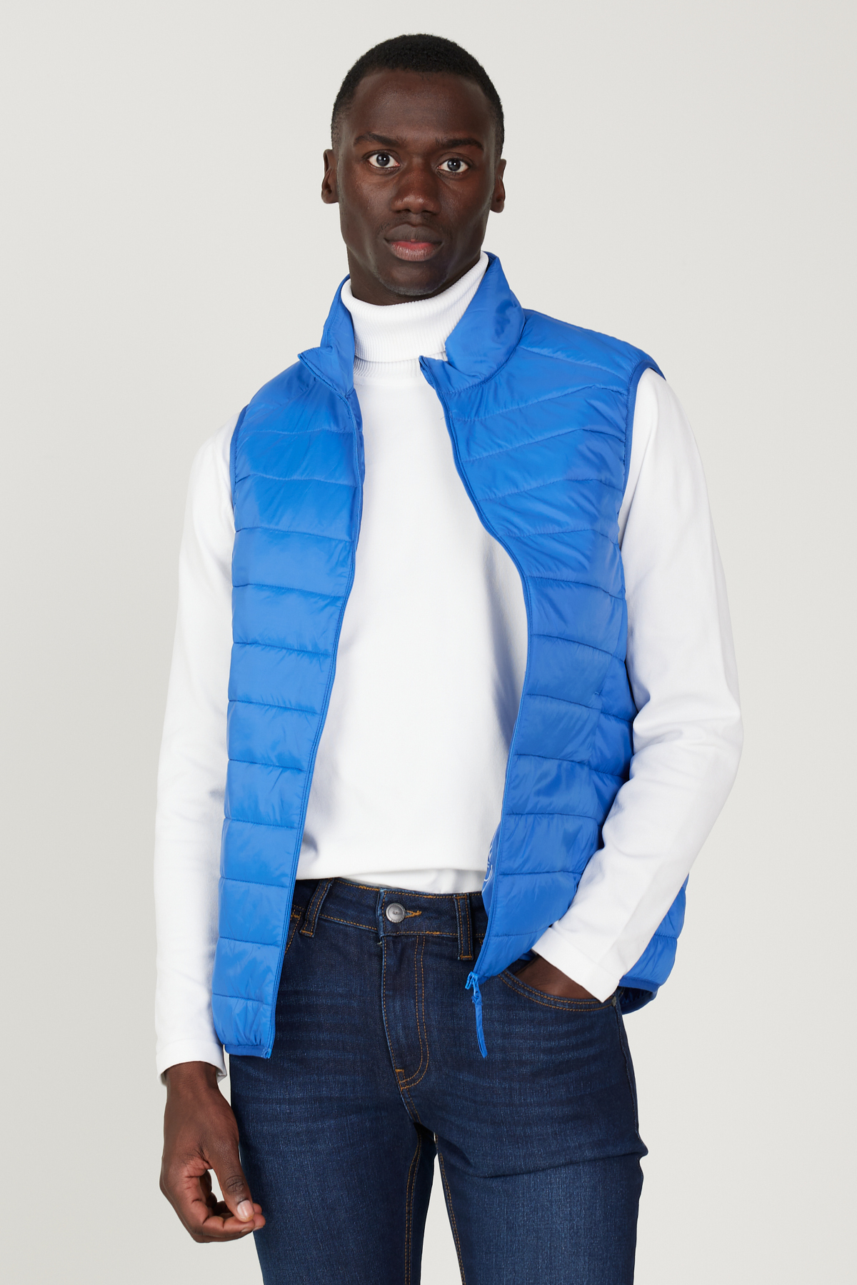 Levně AC&Co / Altınyıldız Classics Men's Indigo Inflatable Windproof Warm Fiber Ultra Light Vest with Portable Bag