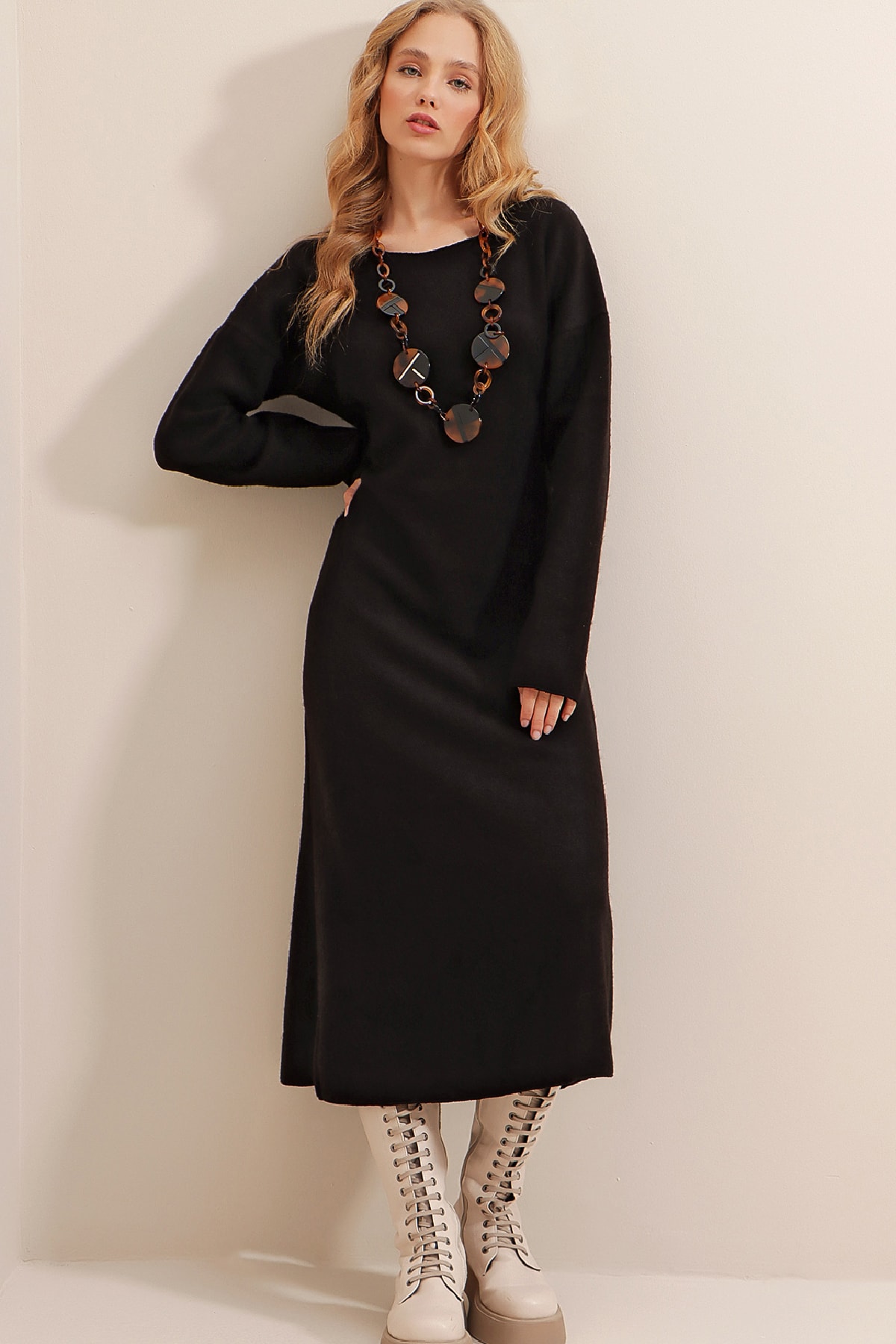 Levně Trend Alaçatı Stili Women's Black Boat Neck Wool Effect Knitwear Dress