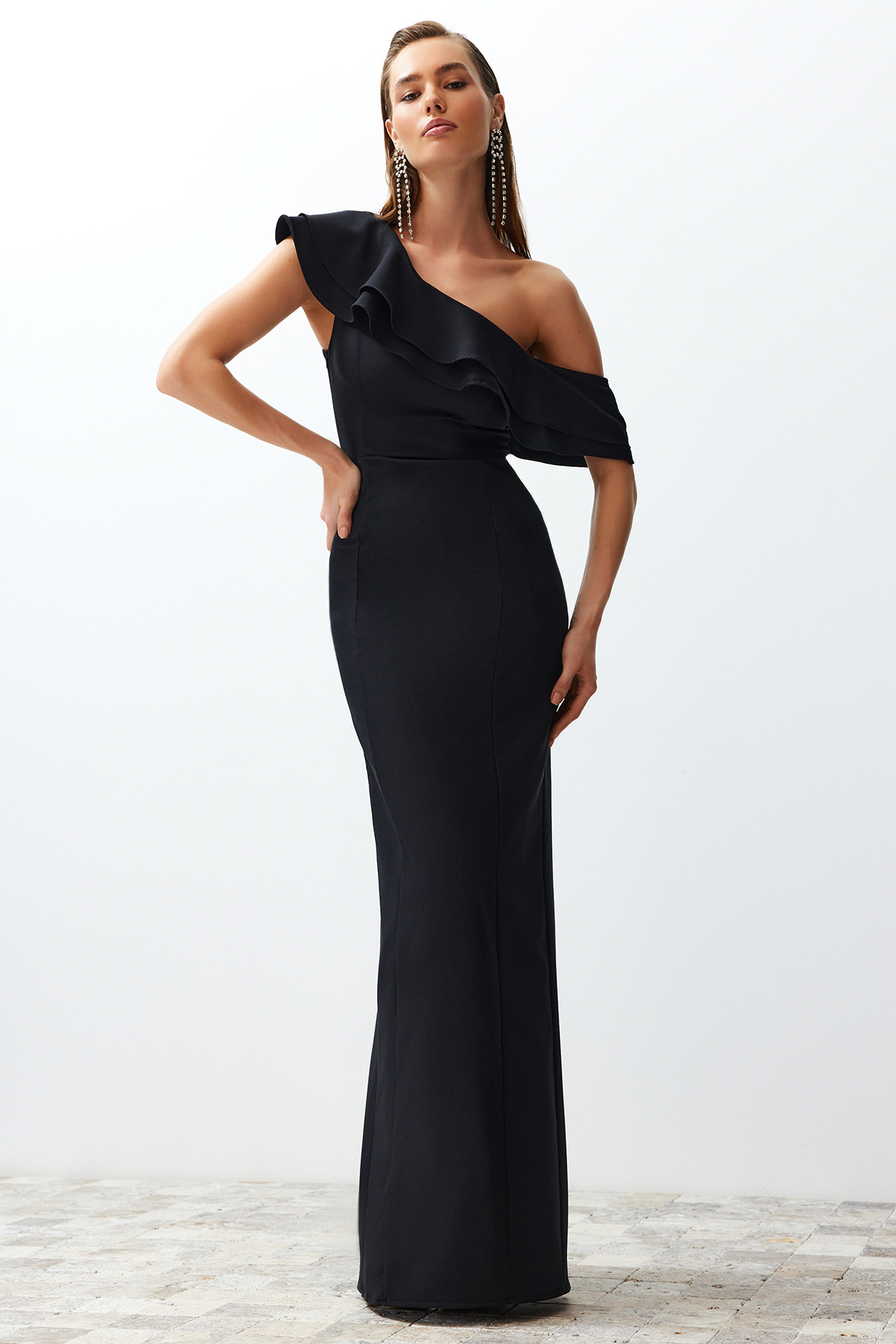 Levně Trendyol Black Flounced Elegant Evening Dress