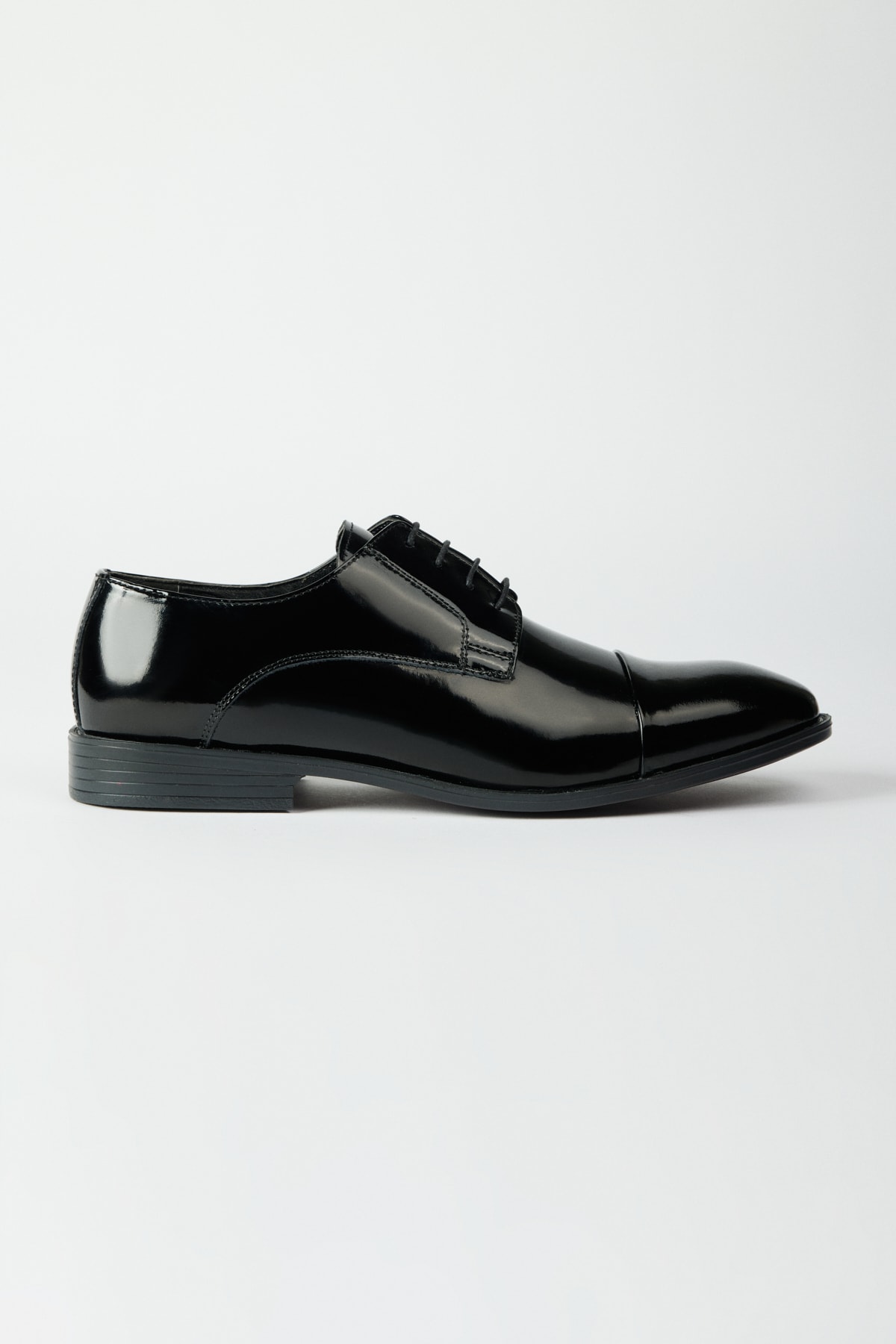 ALTINYILDIZ CLASSICS Men's Black 100% Leather Classic Patent Leather Shoes.