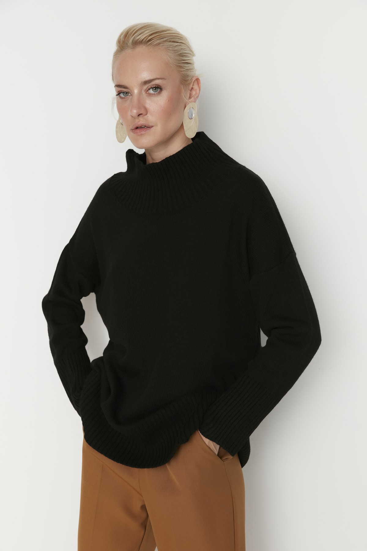 Trendyol Black Stand-Up Collar Knitwear Sweater