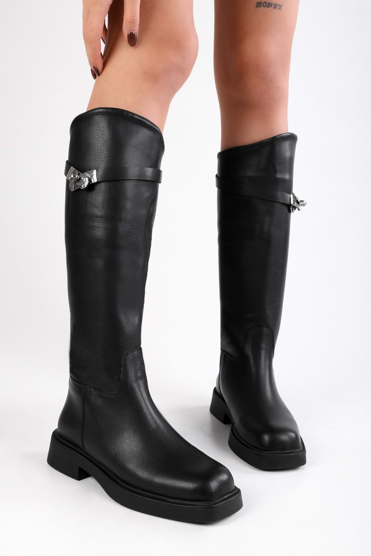 Levně Shoeberry Women's Gaiza Black Thick Sole Buckled Boots