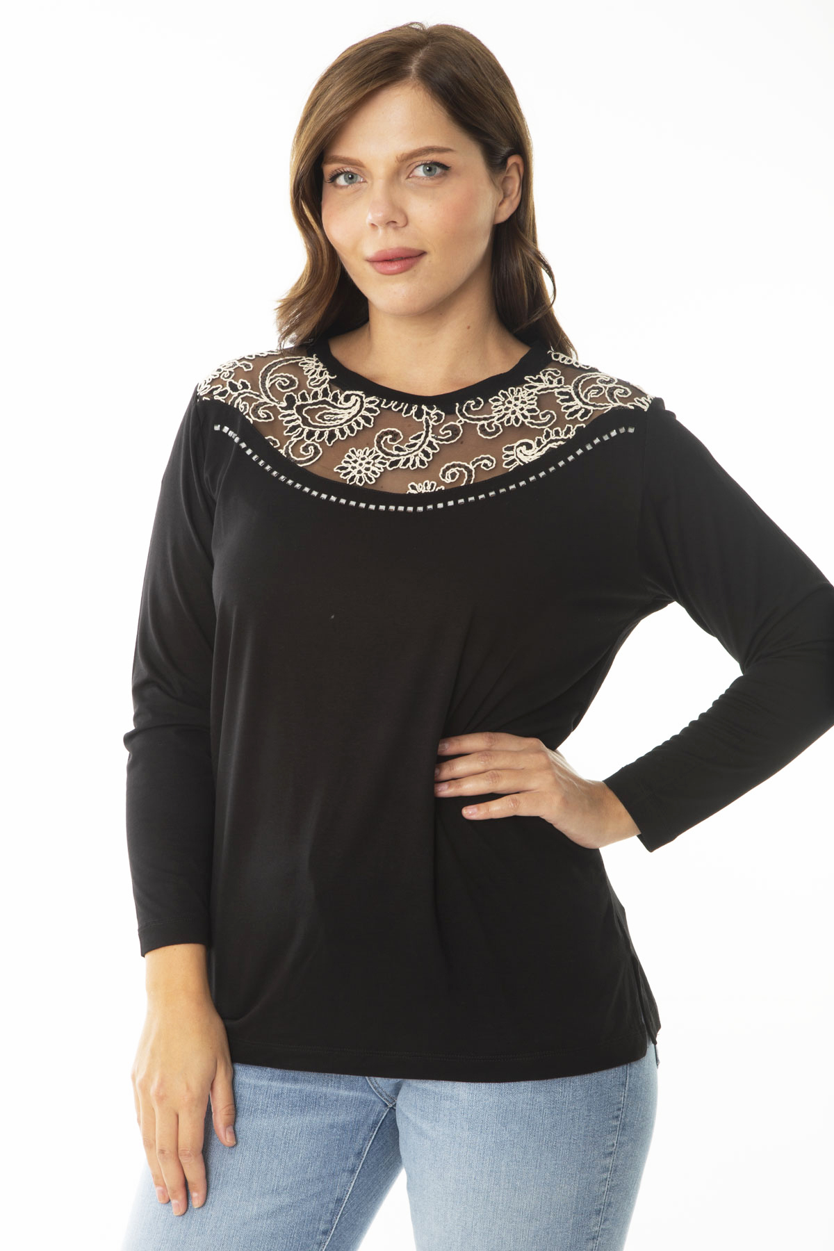 Levně Şans Women's Plus Size Black Collar Long Sleeved Blouse With Tulle Embroidery And Stones Detail